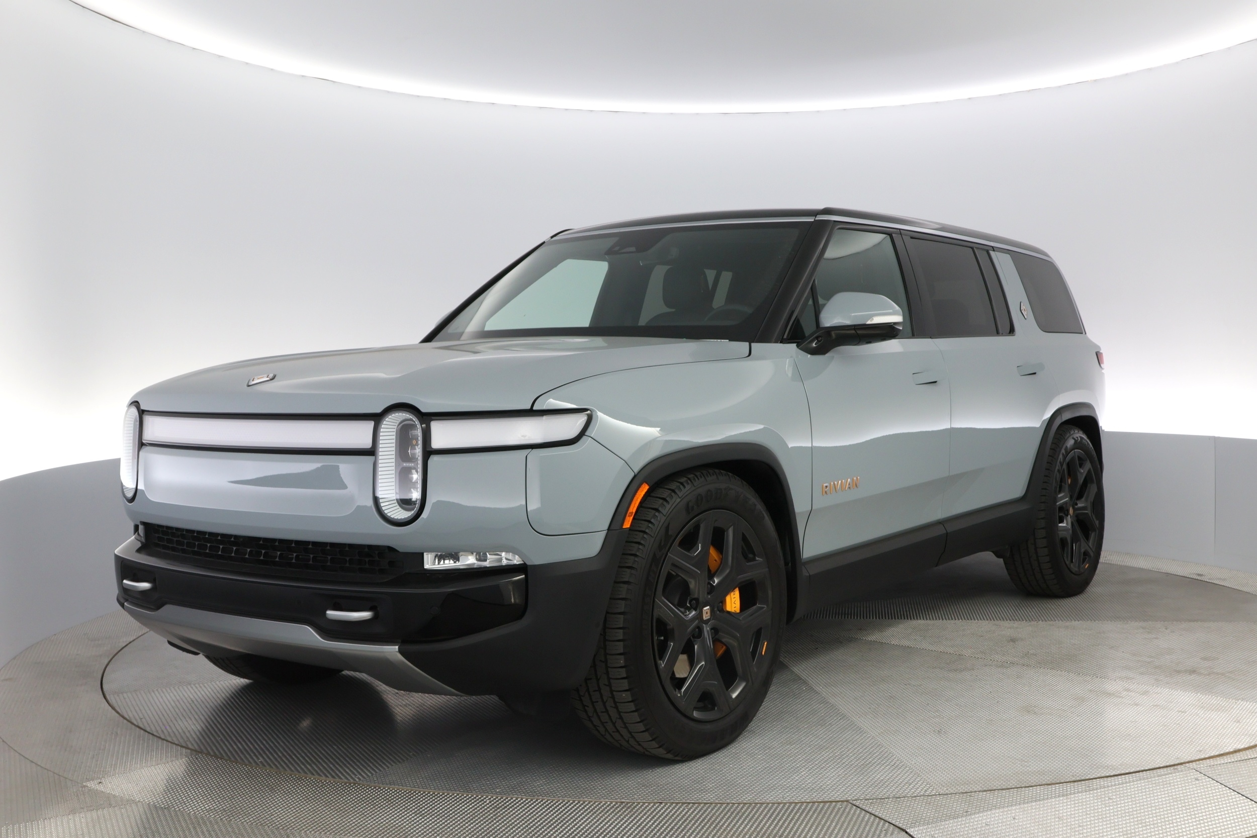 2022 Rivian R1S
