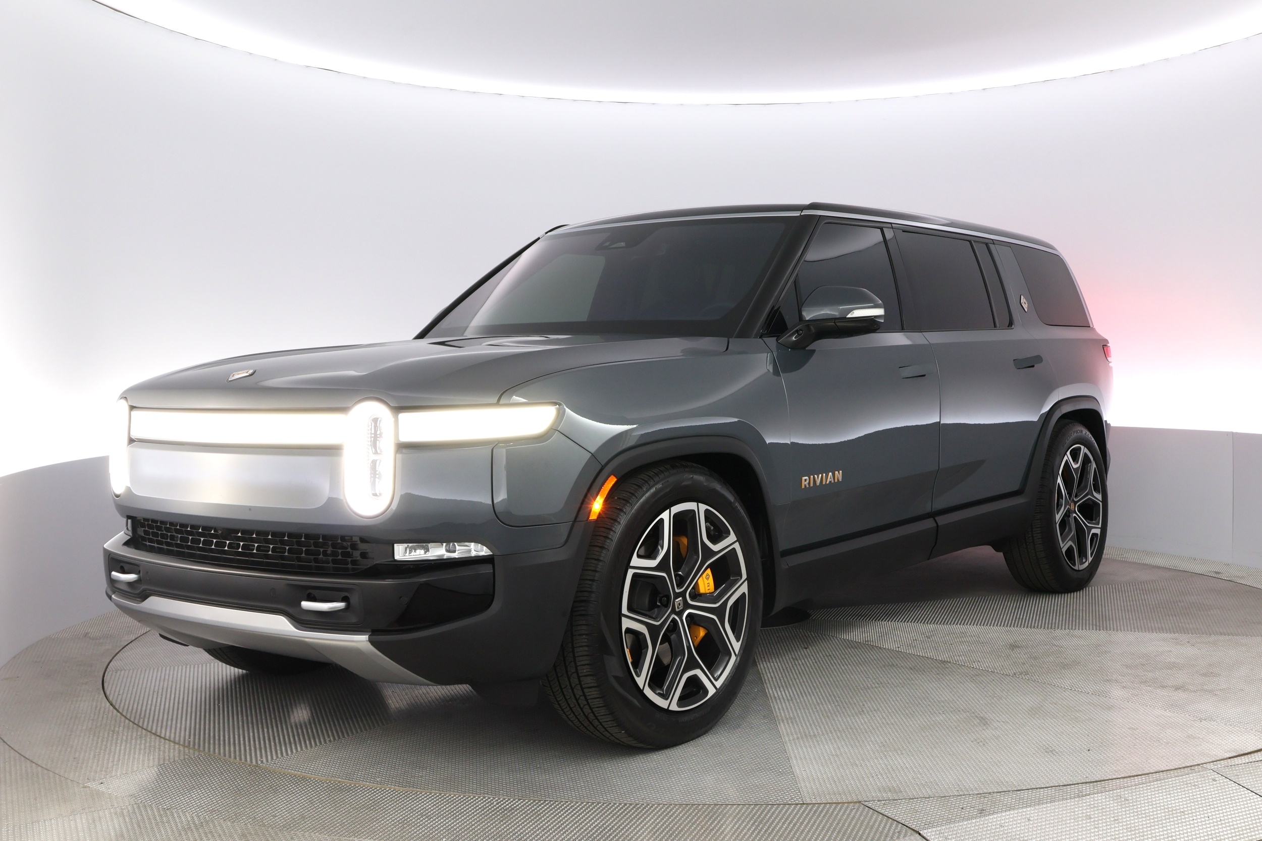 2022 Rivian R1S