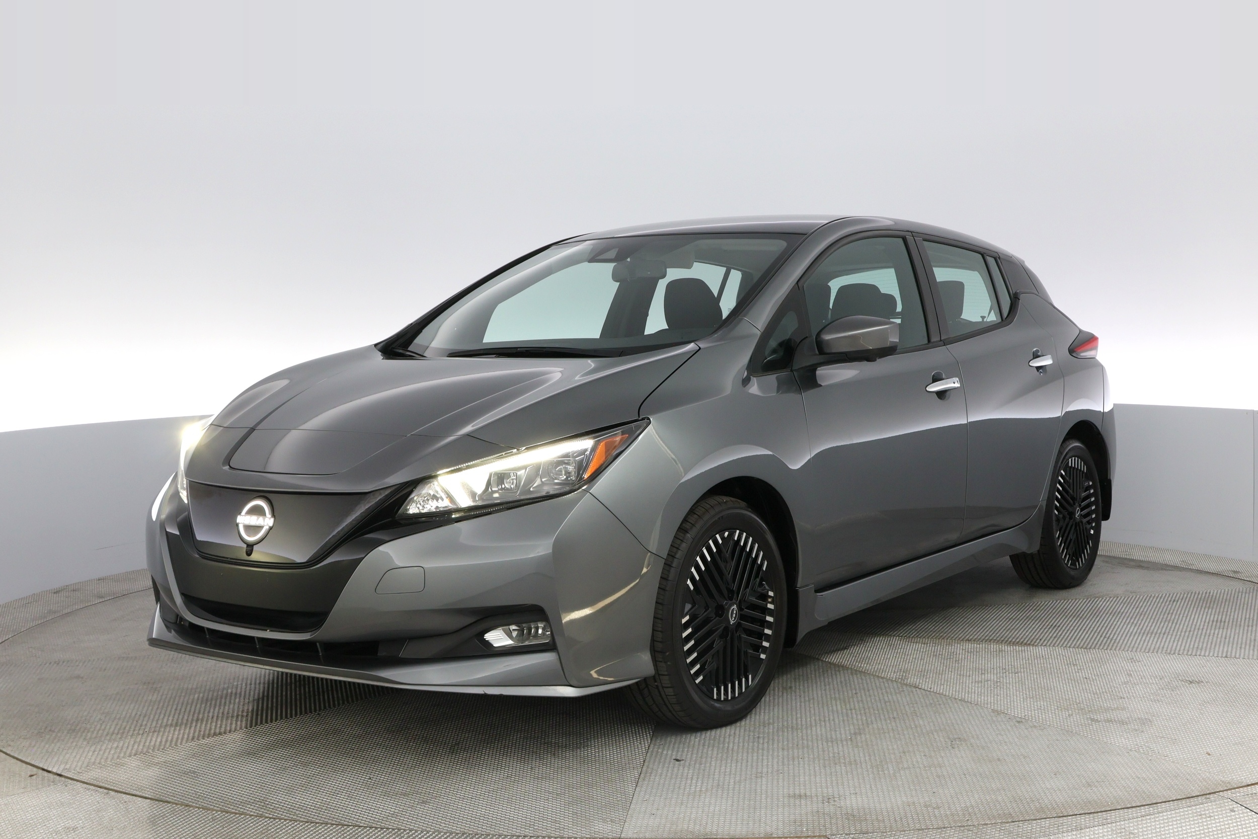 2023 Nissan LEAF