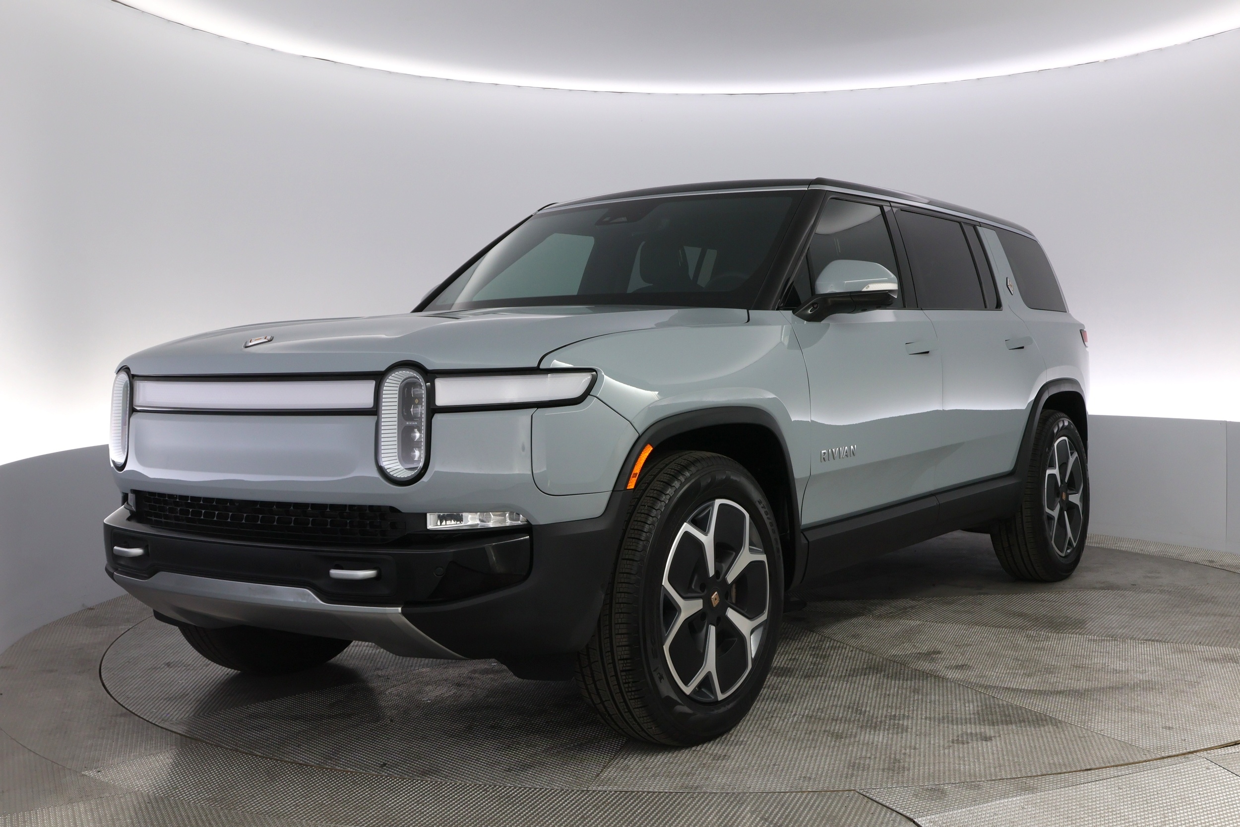 2024 Rivian R1S