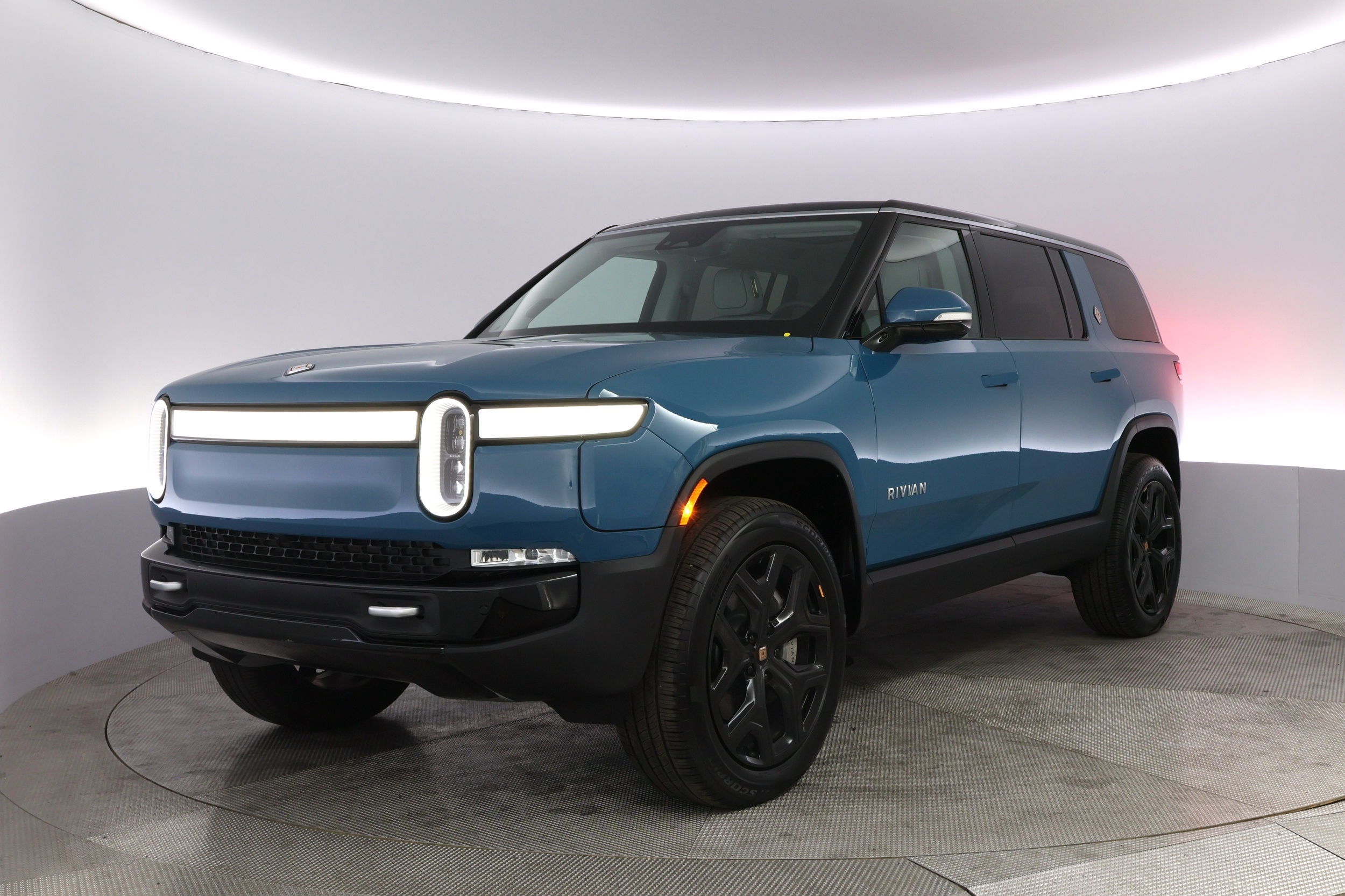 2024 Rivian R1S