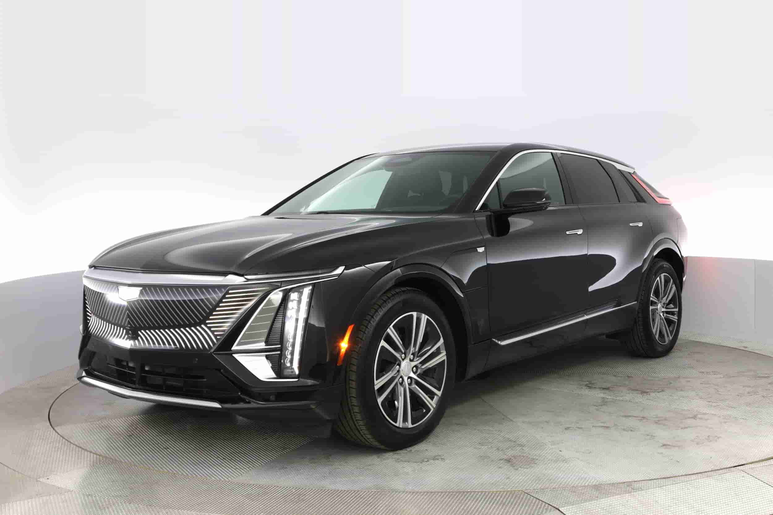 Cadillac LYRIQ | EverCar's Co. on EverCars Co.