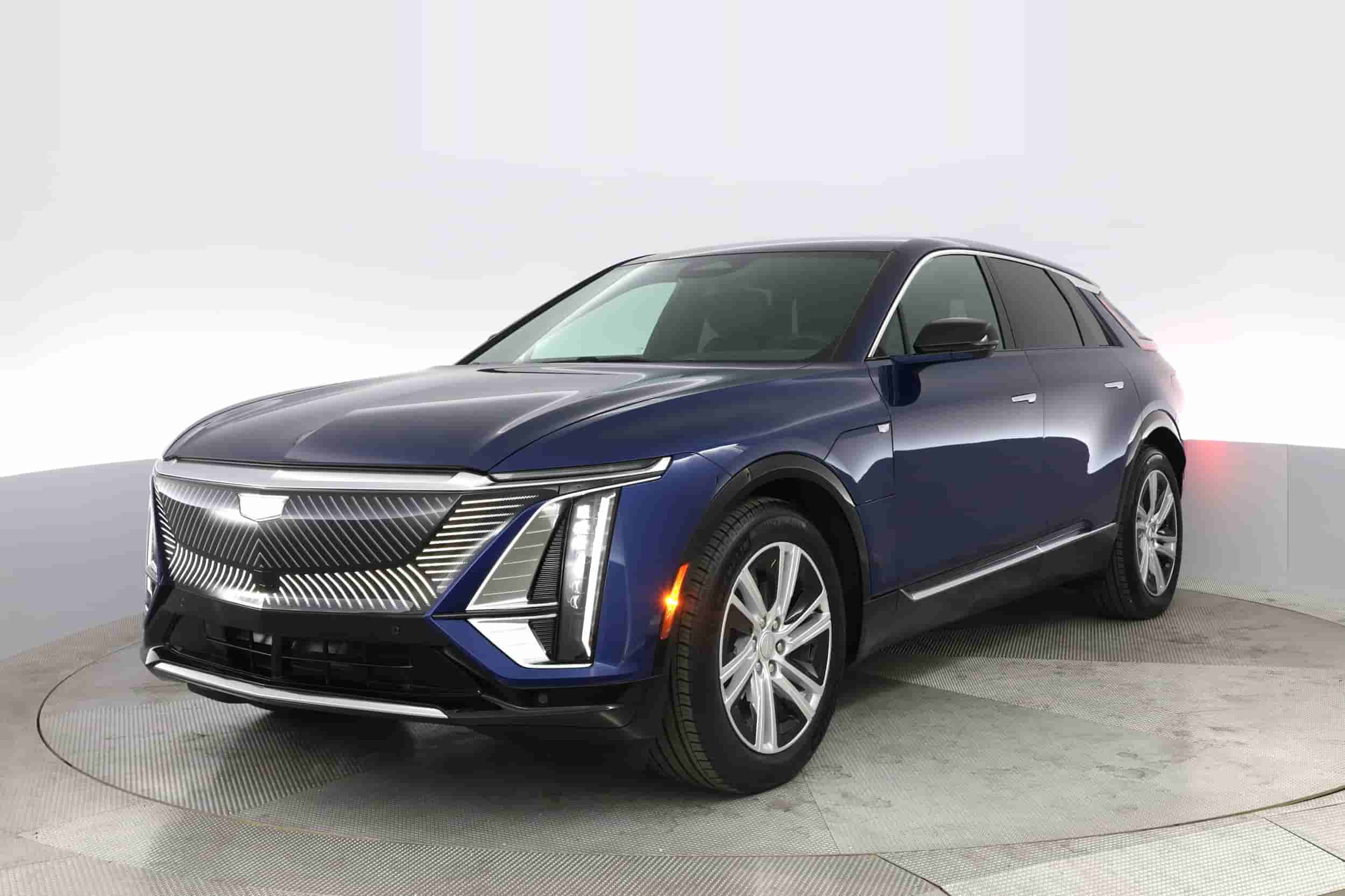Cadillac LYRIQ | EverCar's Co. on EverCars Co.