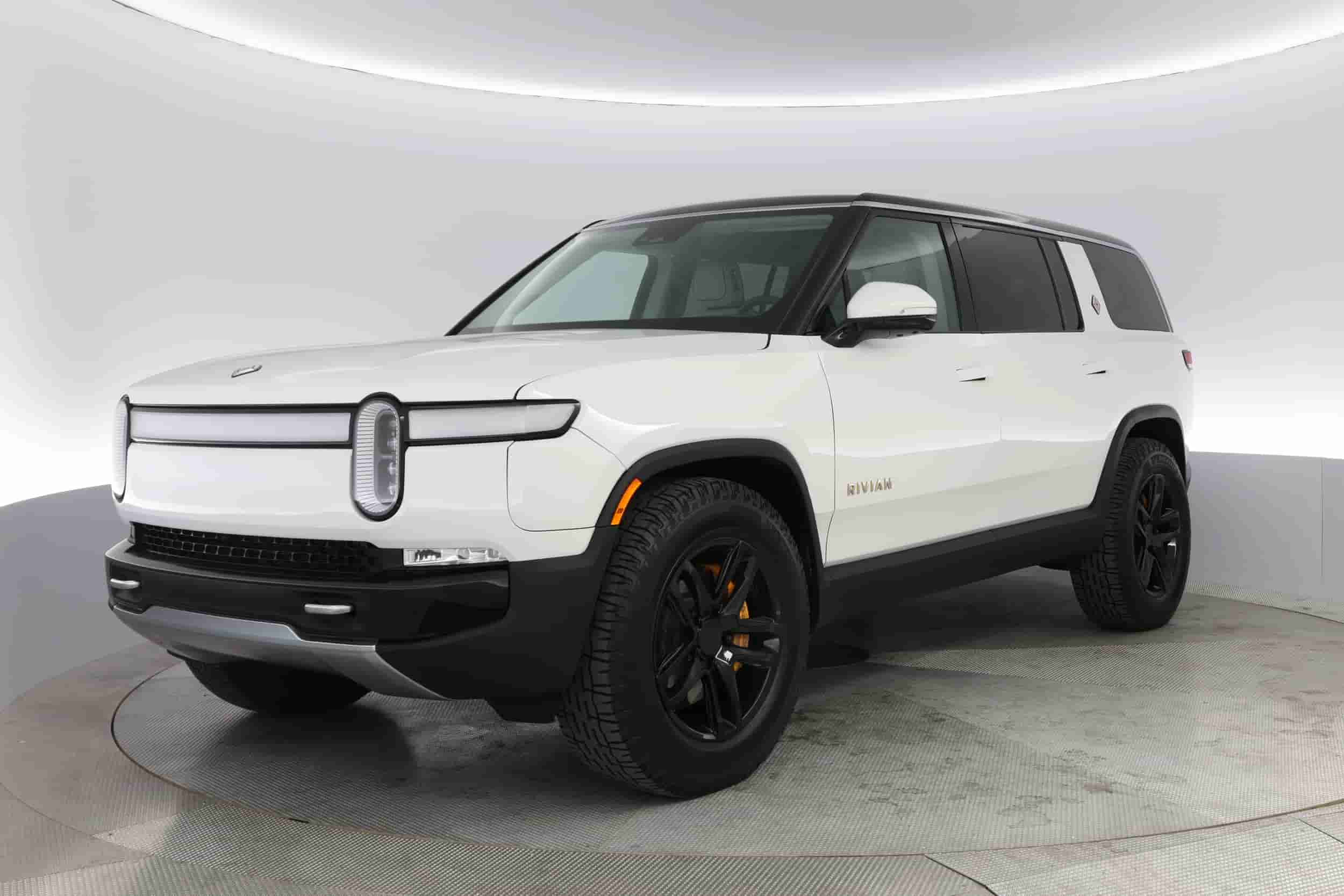 Rivian R1S | EverCar's Co. on EverCars Co.