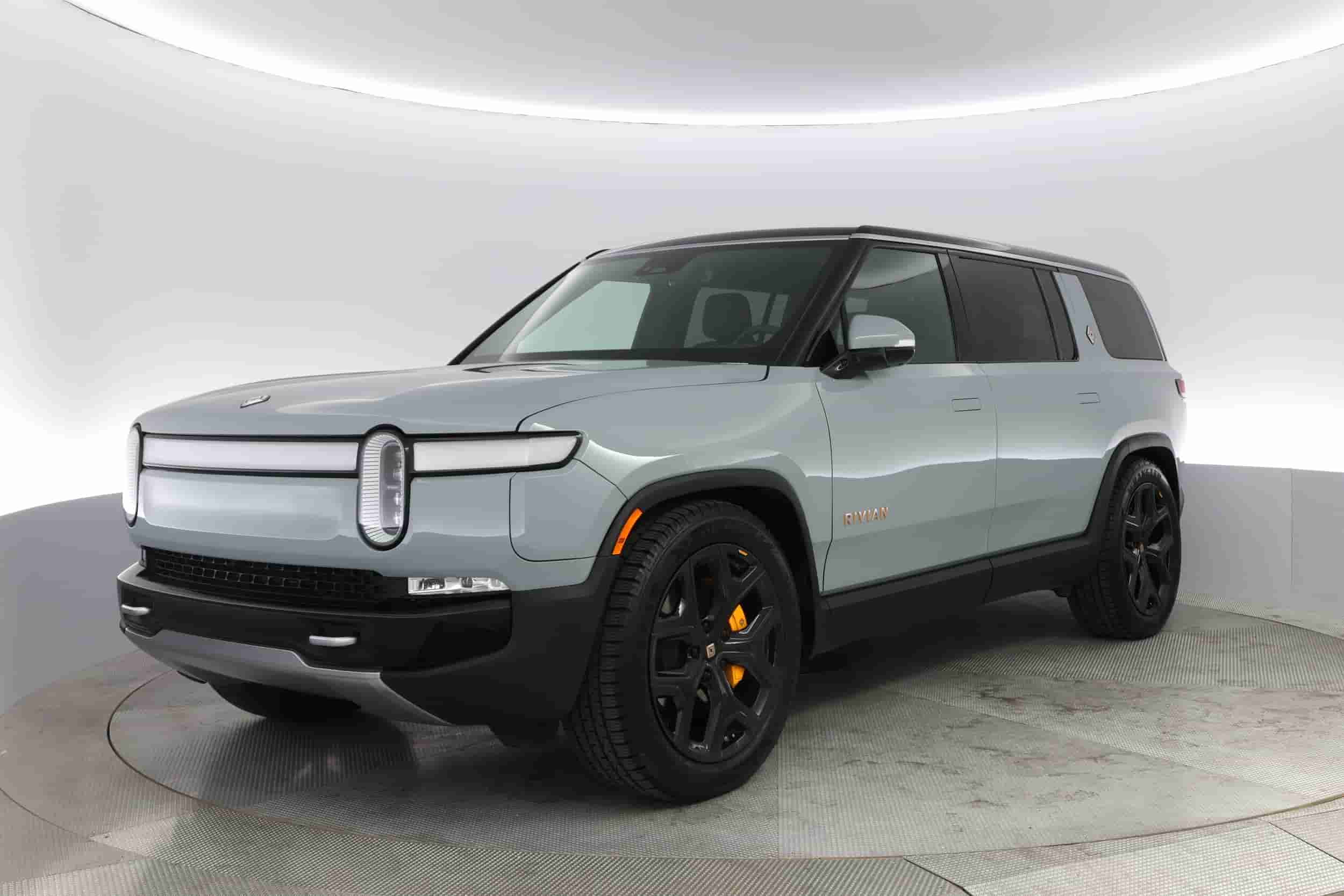 Rivian R1S | EverCar's Co. on EverCars Co.