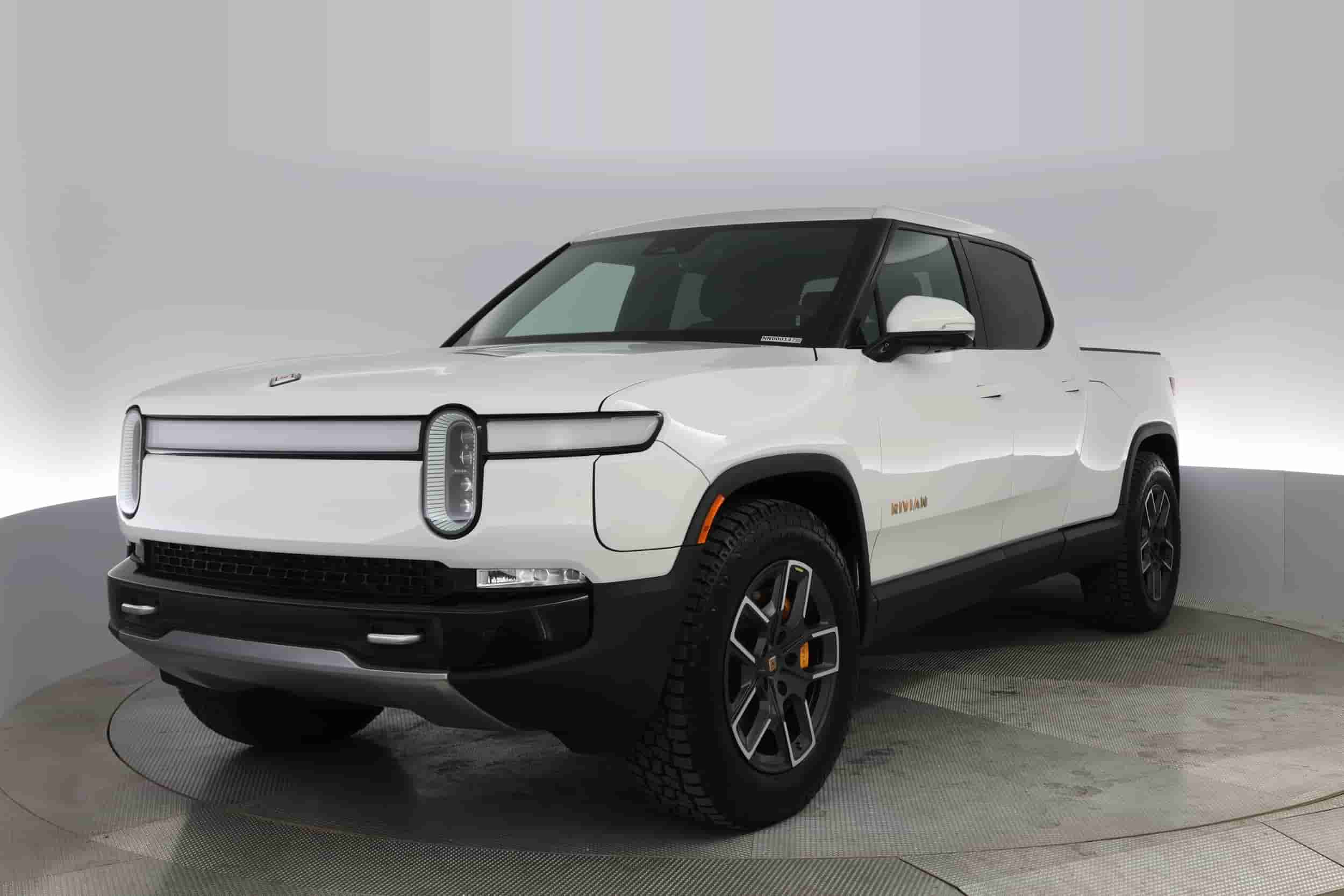 Rivian R1T | EverCar's Co. on EverCars Co.