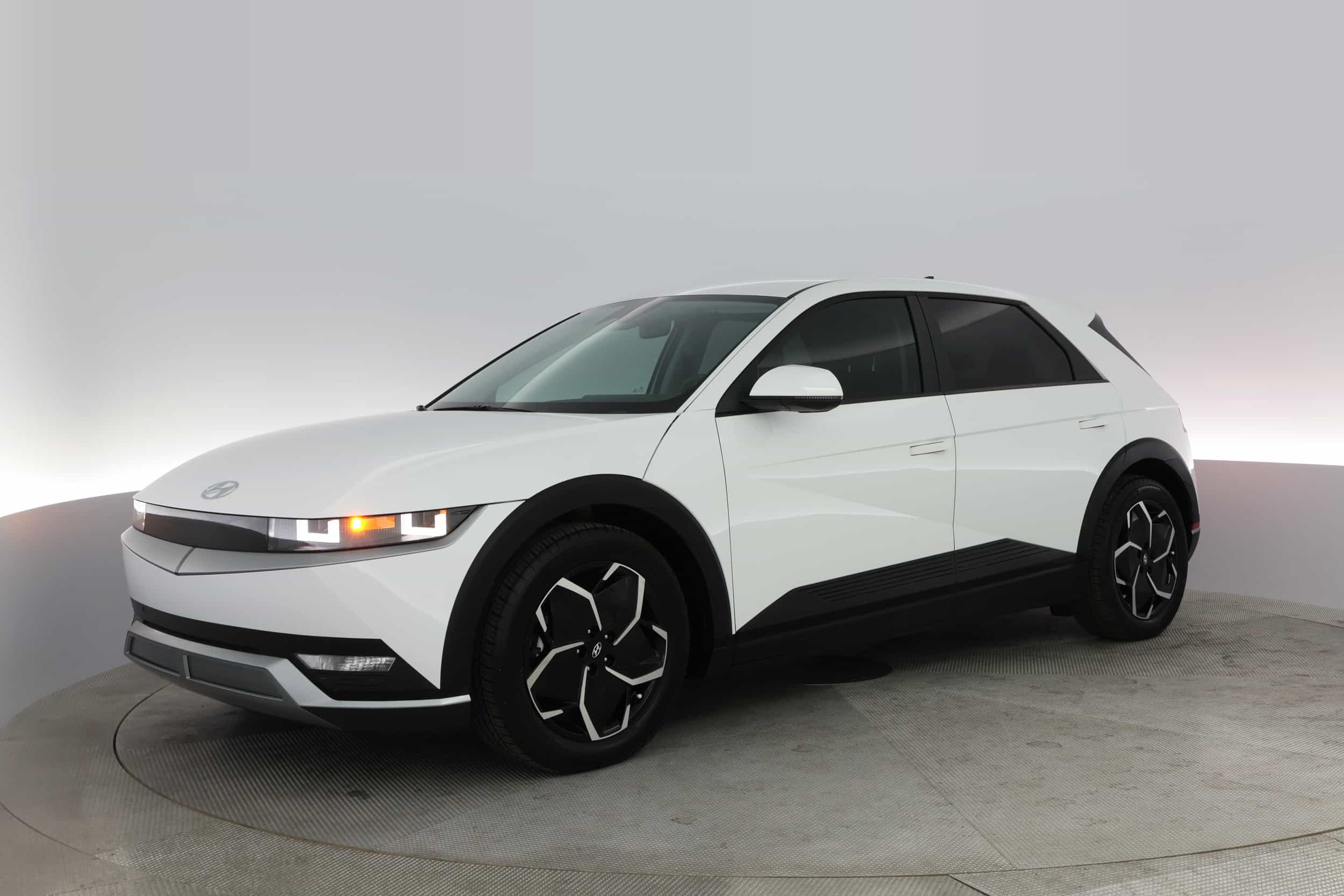 EverCar's Co. vehicle image for Hyundai IONIQ 5 -  SEL on EverCars Co.