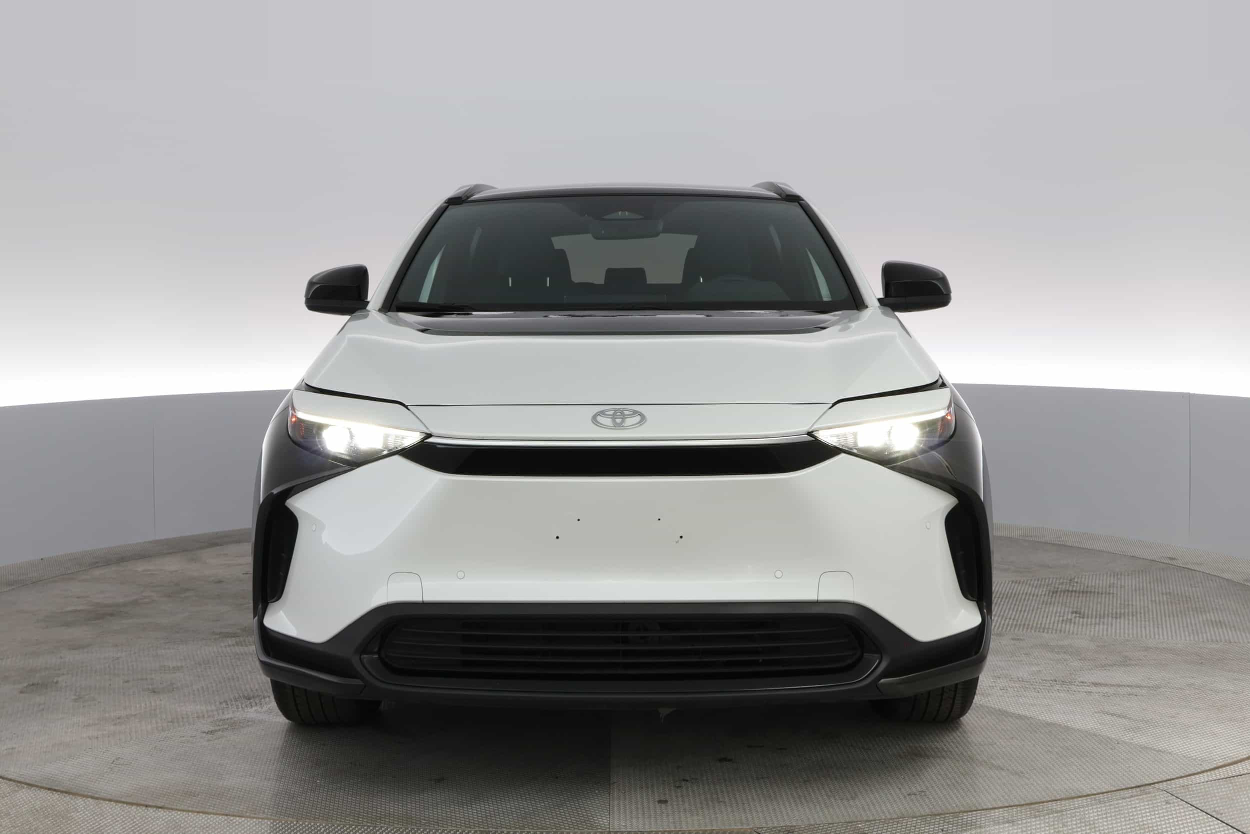 EverCar's Co. vehicle image for Toyota bZ4 X -  XLE on EverCars Co.