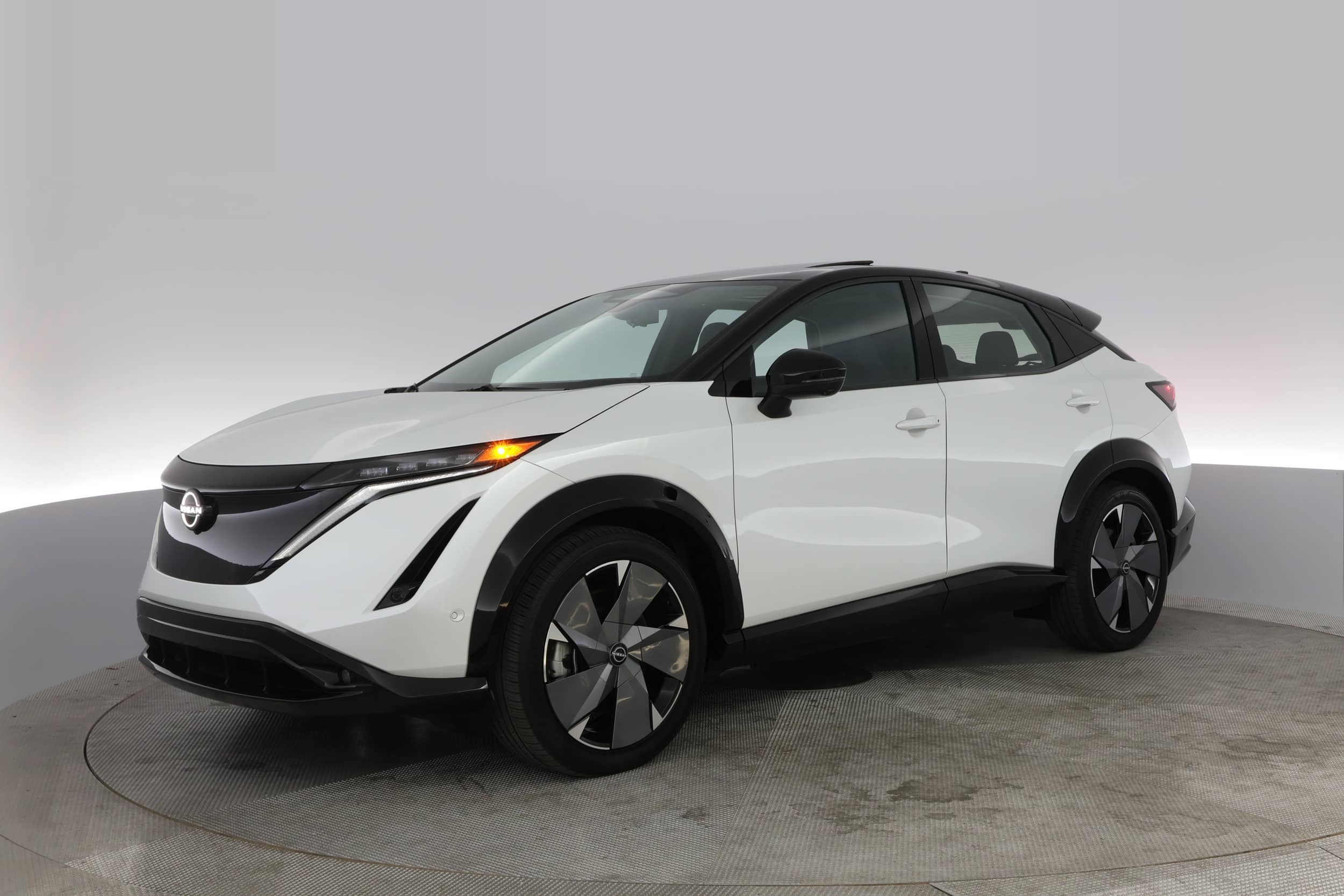 EverCars Co. featured vehicle's image for Nissan Ariya - 2023 PLATINUM+ e-4ORCE on EverCars Co.