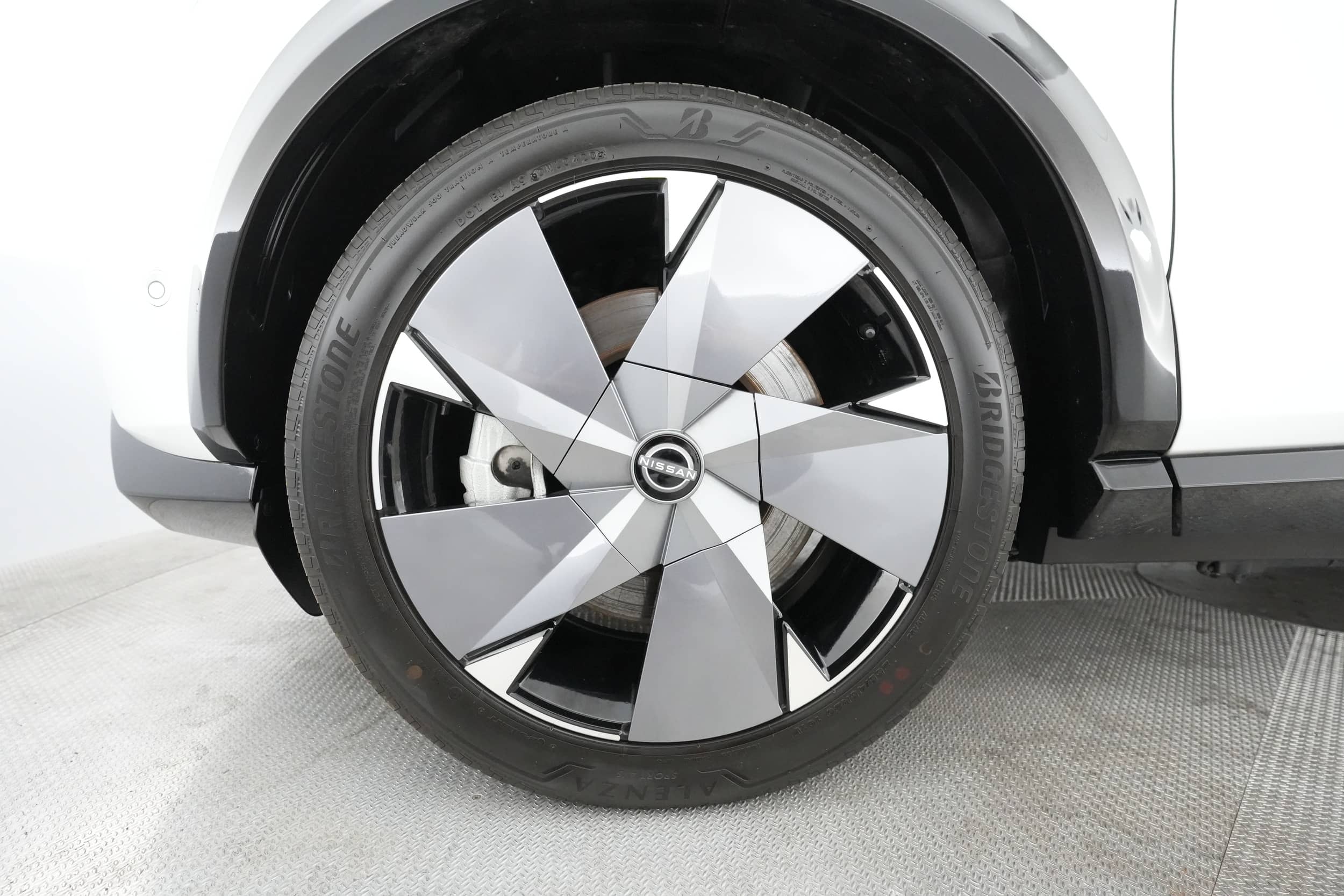EverCars Co. vehicle image 12 for Nissan Ariya -  PLATINUM+ e-4ORCE on EverCars Co.