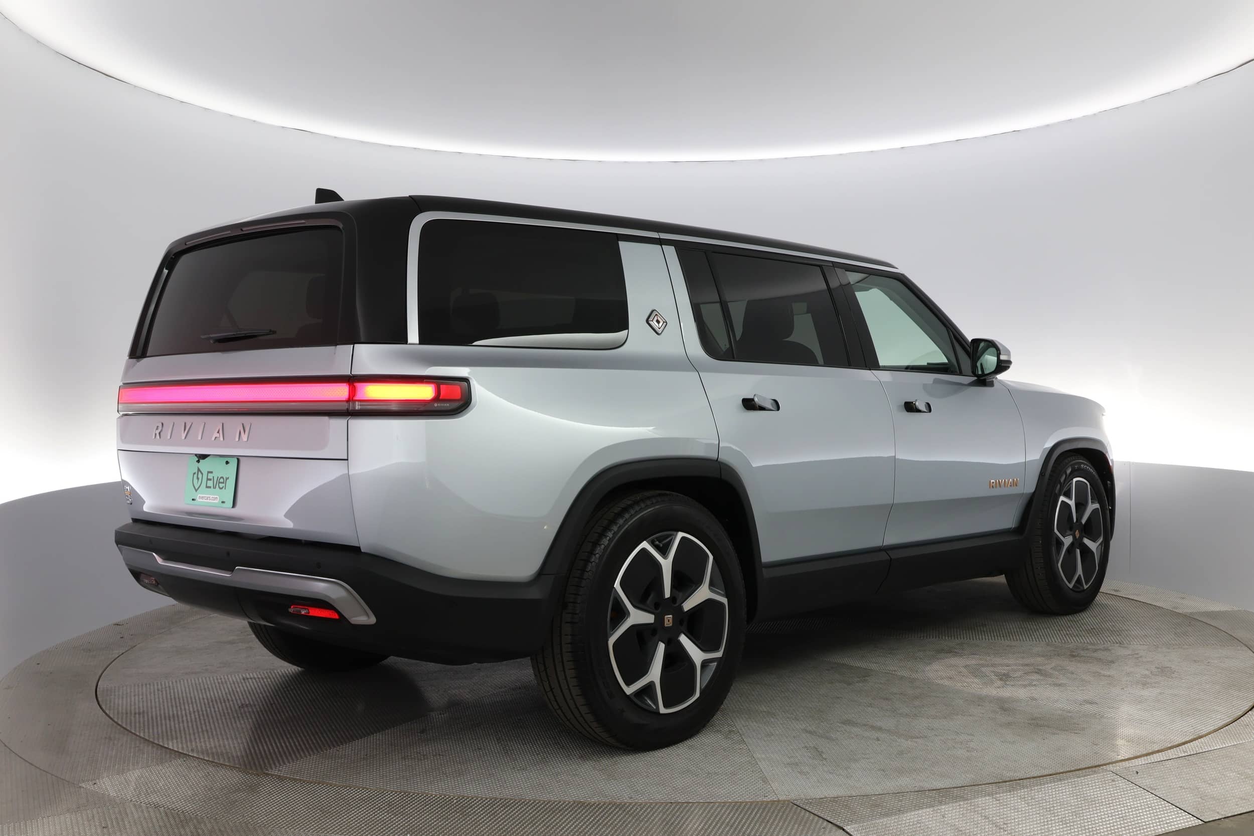 EverCars Co. vehicle image 2 for Rivian R1S -  Adventure on EverCars Co.