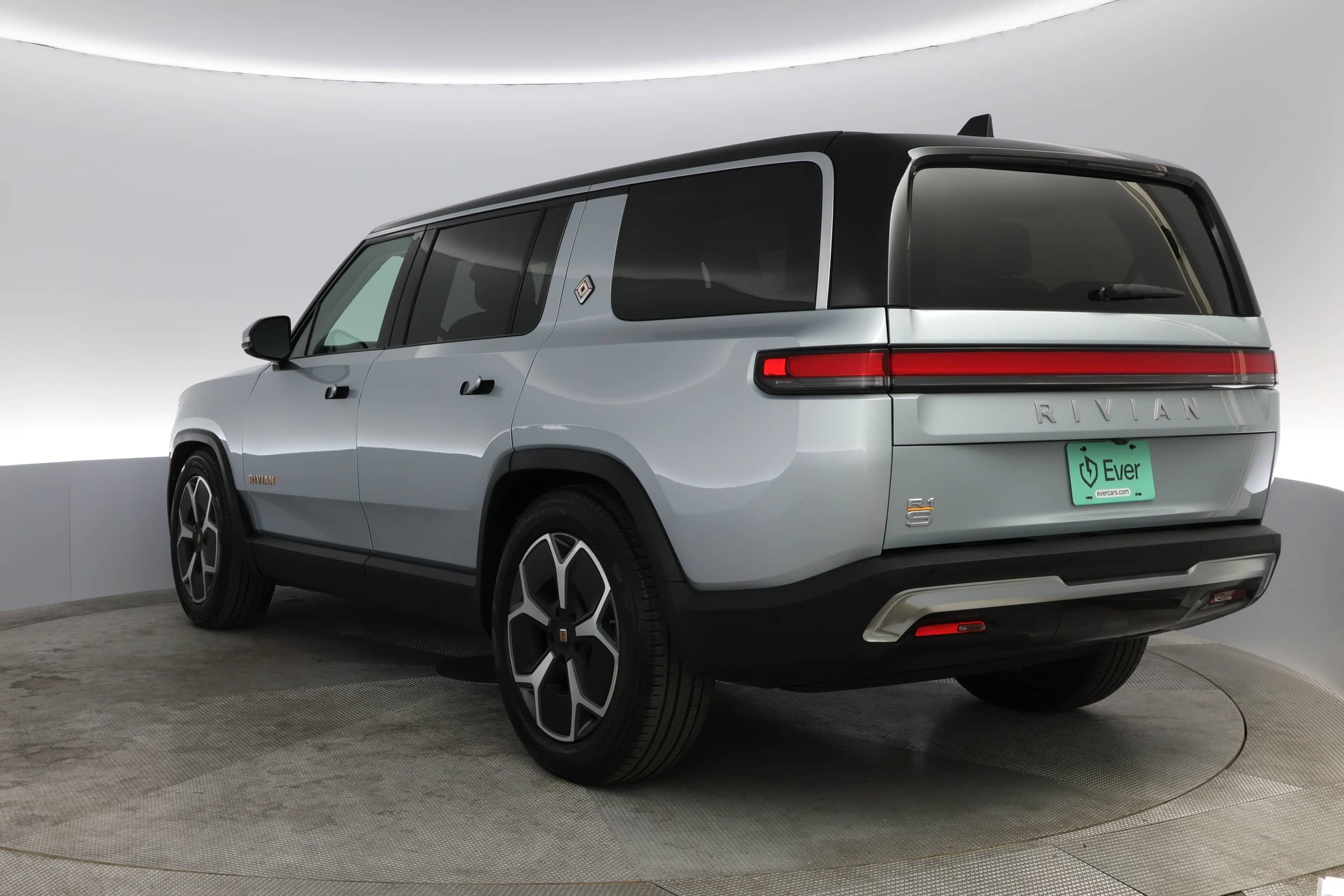 EverCars Co. vehicle image 9 for Rivian R1S -  Adventure on EverCars Co.