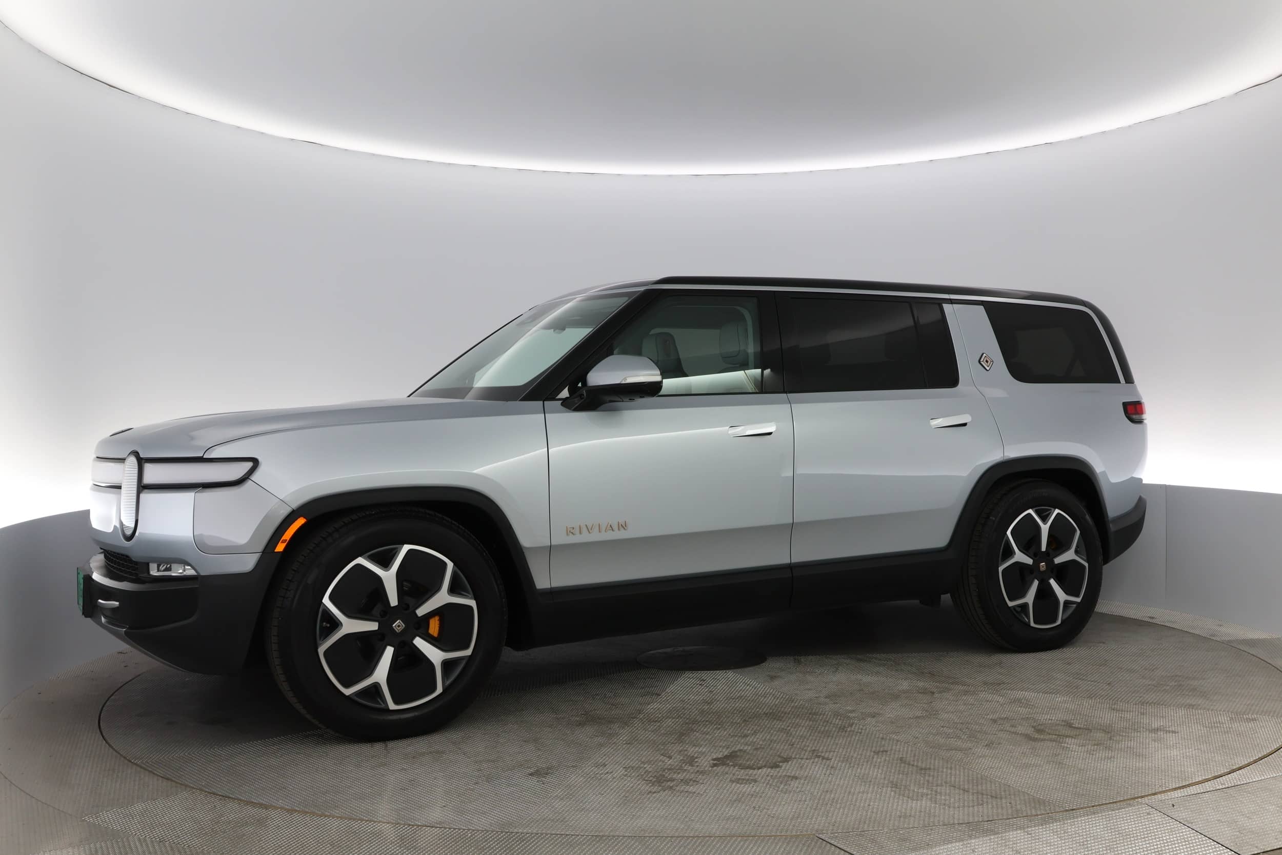 EverCars Co. vehicle image 11 for Rivian R1S -  Adventure on EverCars Co.