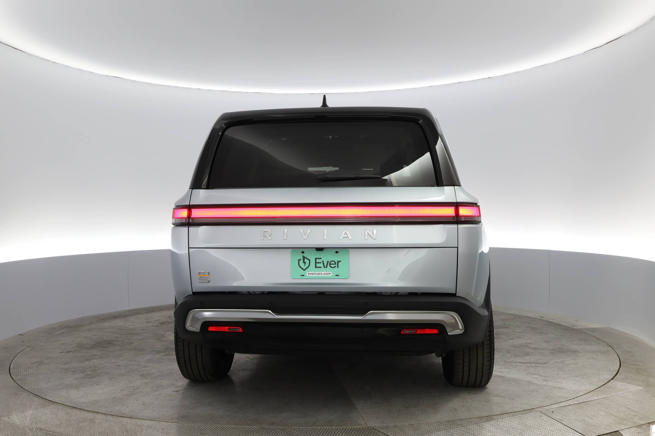 EverCars Co. vehicle image 12 for Rivian R1S -  Adventure on EverCars Co.