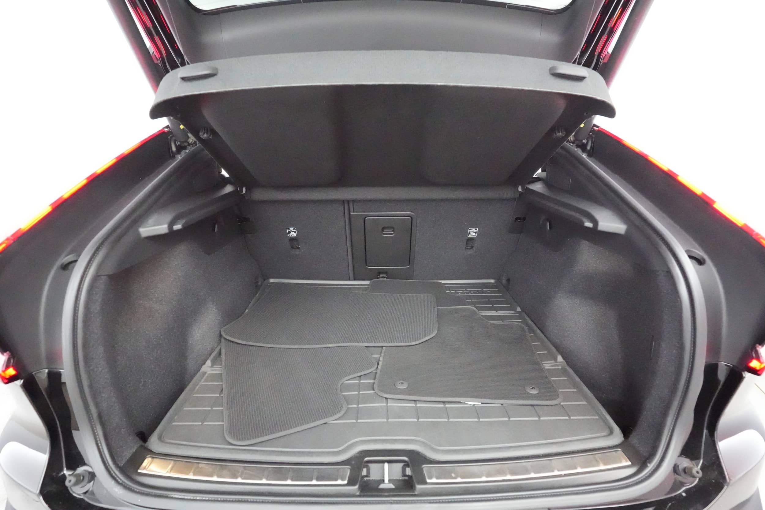 EverCars Co. vehicle image 6 for Volvo C40 Recharge -  Pure Electric P8 Ultimate on EverCars Co.