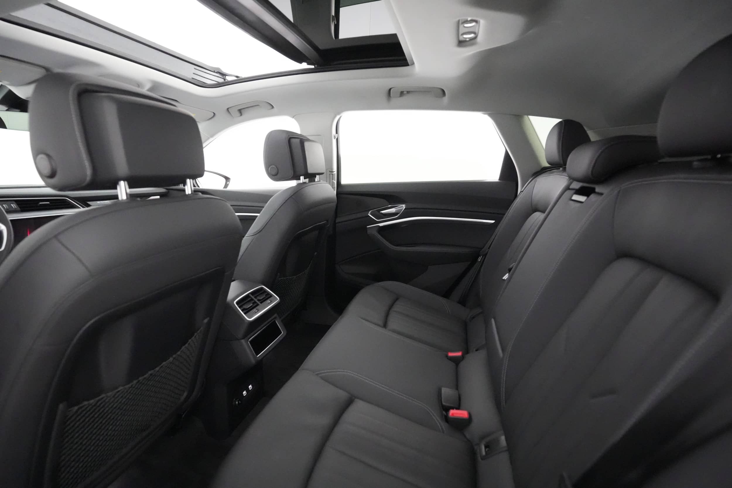 EverCars Co. vehicle image 18 for Audi e-tron -  Premium Plus on EverCars Co.