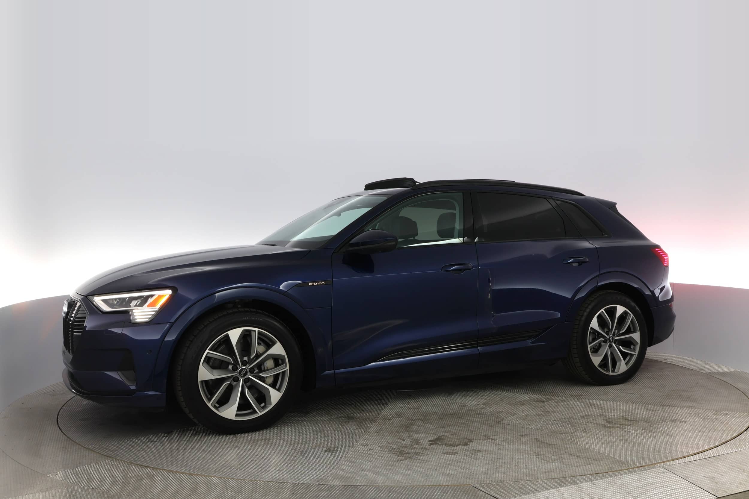 EverCars Co. vehicle image 10 for Audi e-tron -  Premium Plus on EverCars Co.