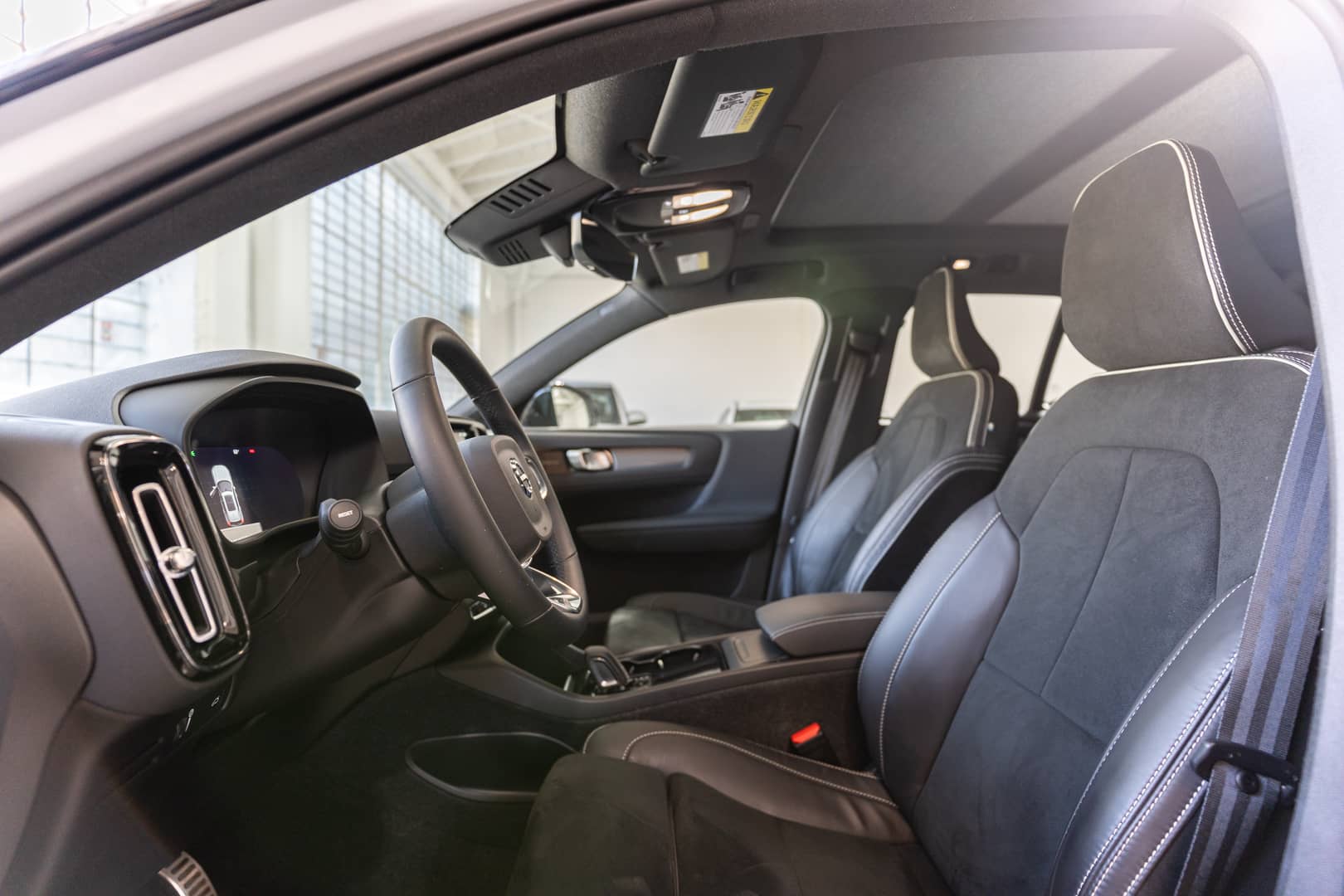 EverCars Co. vehicle image 11 for Volvo XC40 Recharge -  Pure Electric Twin Ultimate on EverCars Co.