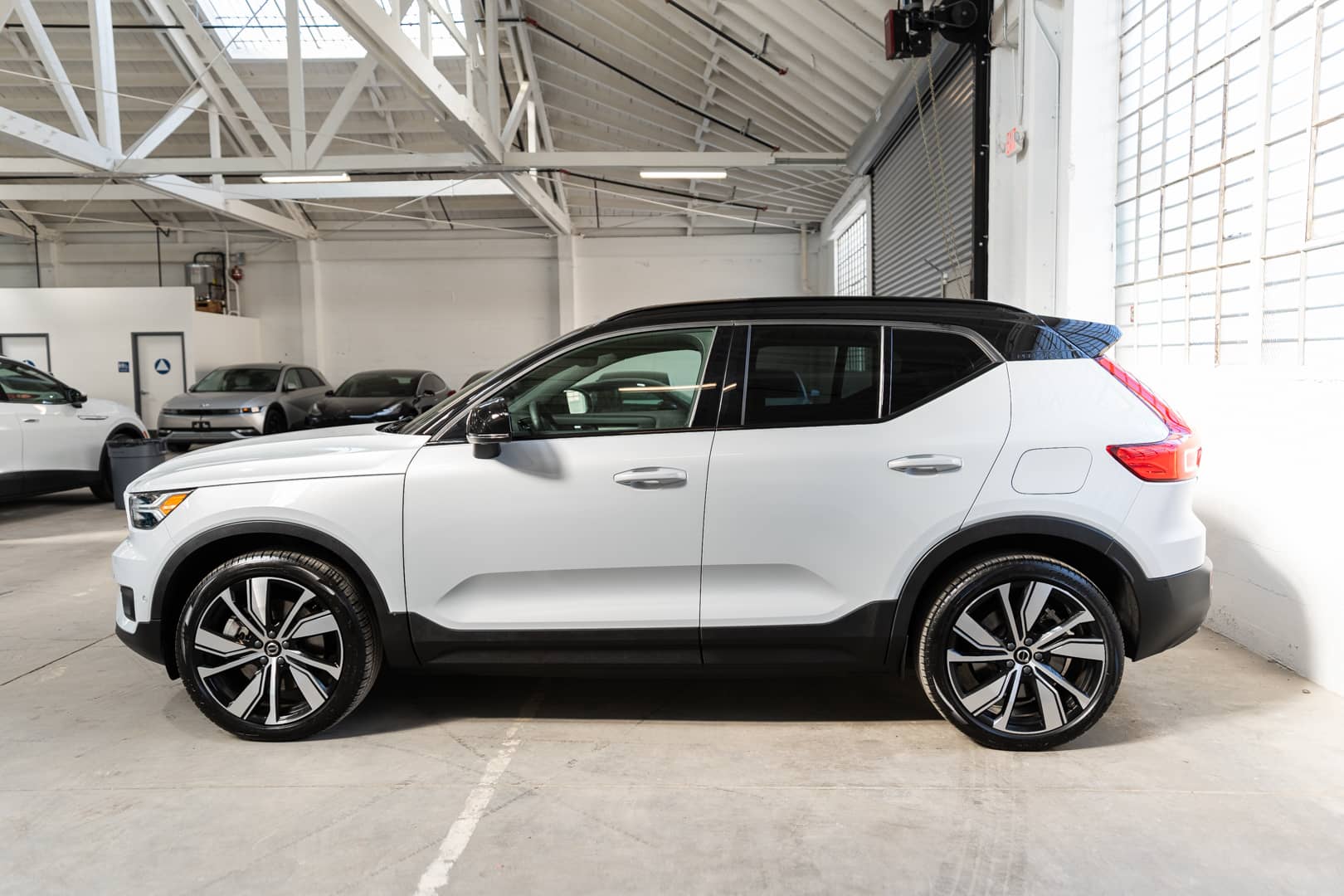 EverCars Co. vehicle image 16 for Volvo XC40 Recharge -  Pure Electric Twin Ultimate on EverCars Co.