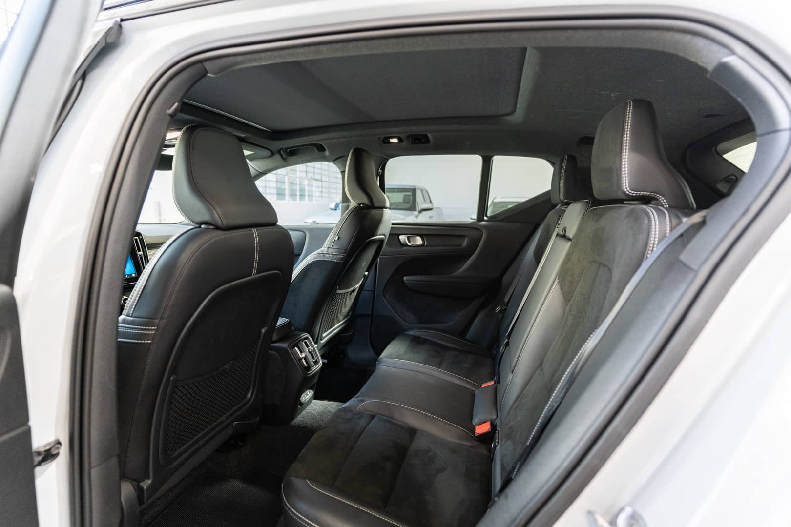 EverCars Co. vehicle image 10 for Volvo XC40 Recharge -  Pure Electric Twin Ultimate on EverCars Co.