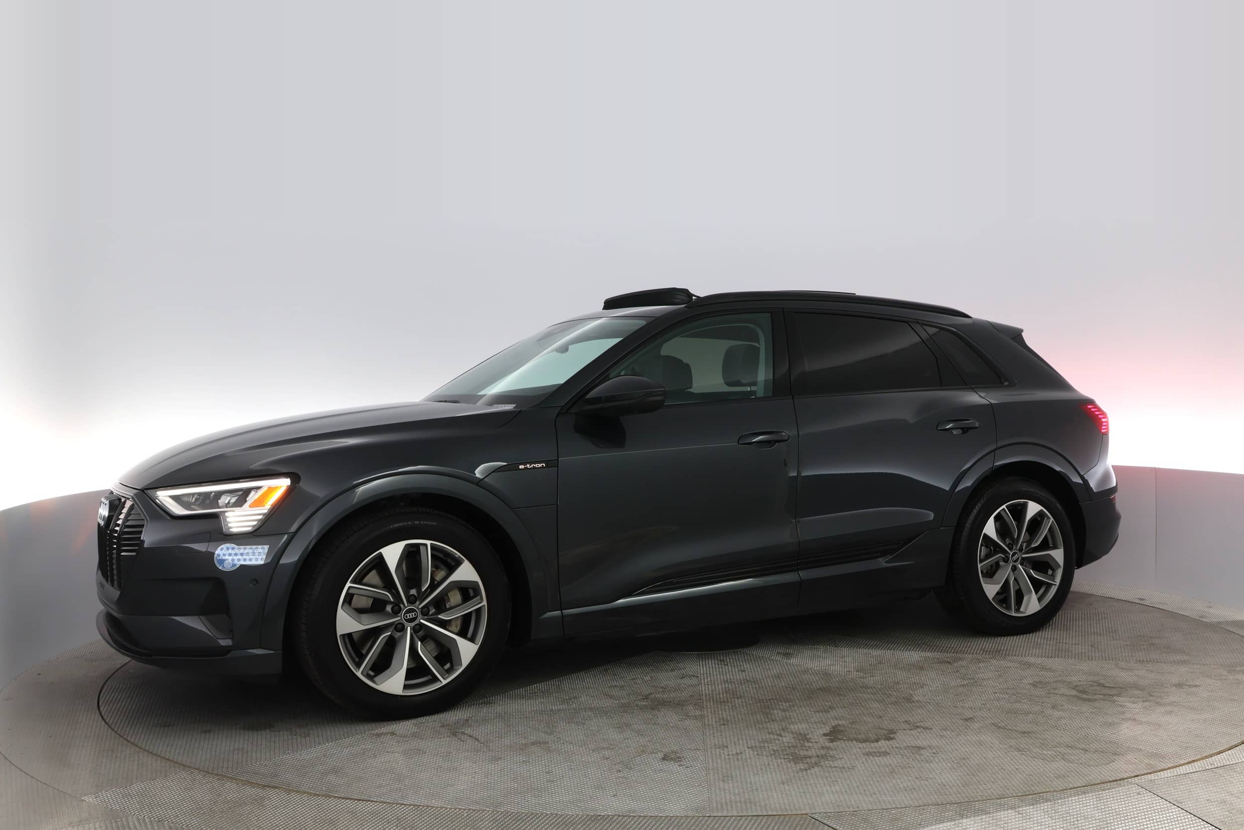EverCars Co. vehicle image 10 for Audi e-tron -  Premium Plus on EverCars Co.
