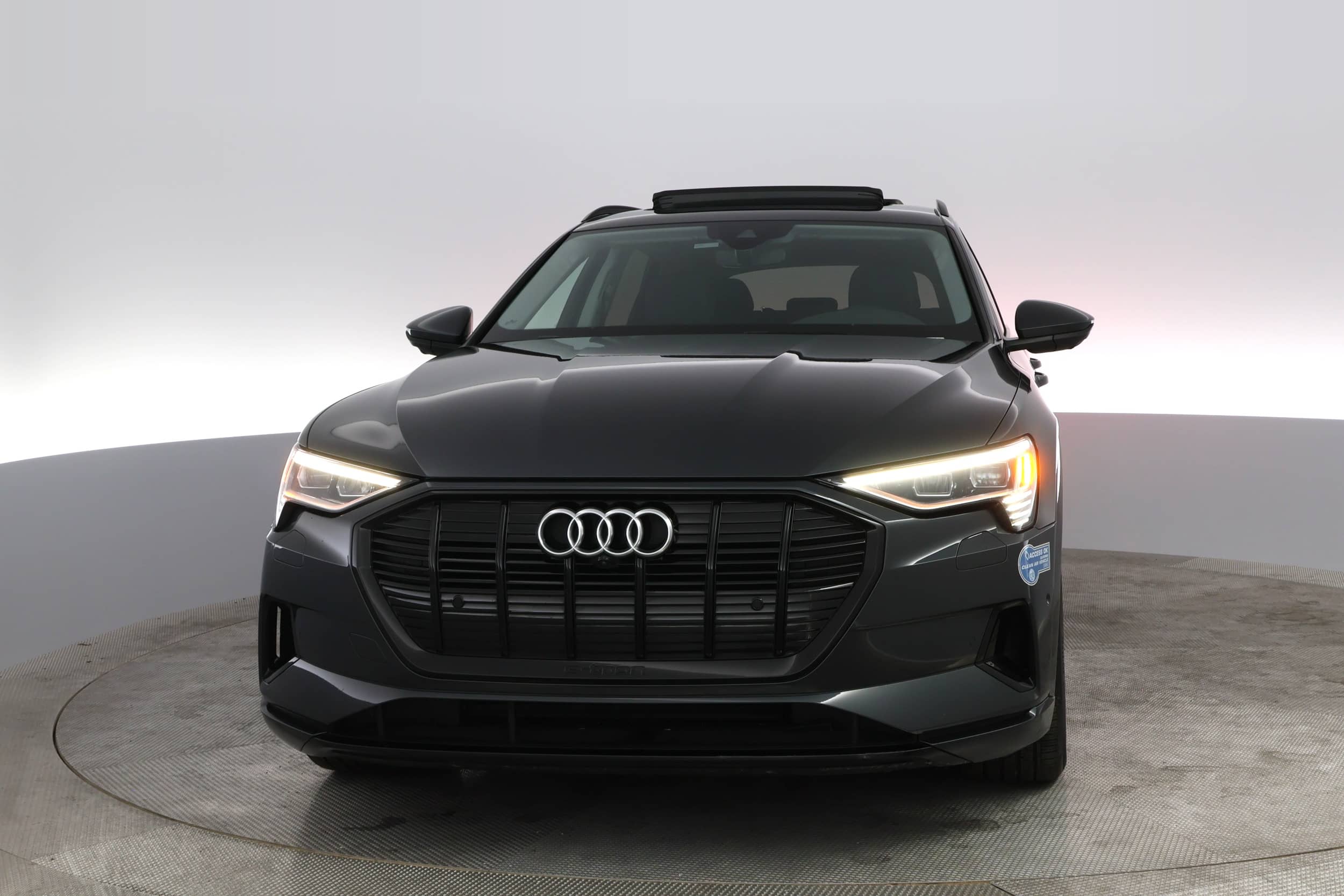 EverCars Co. vehicle image 13 for Audi e-tron -  Premium Plus on EverCars Co.