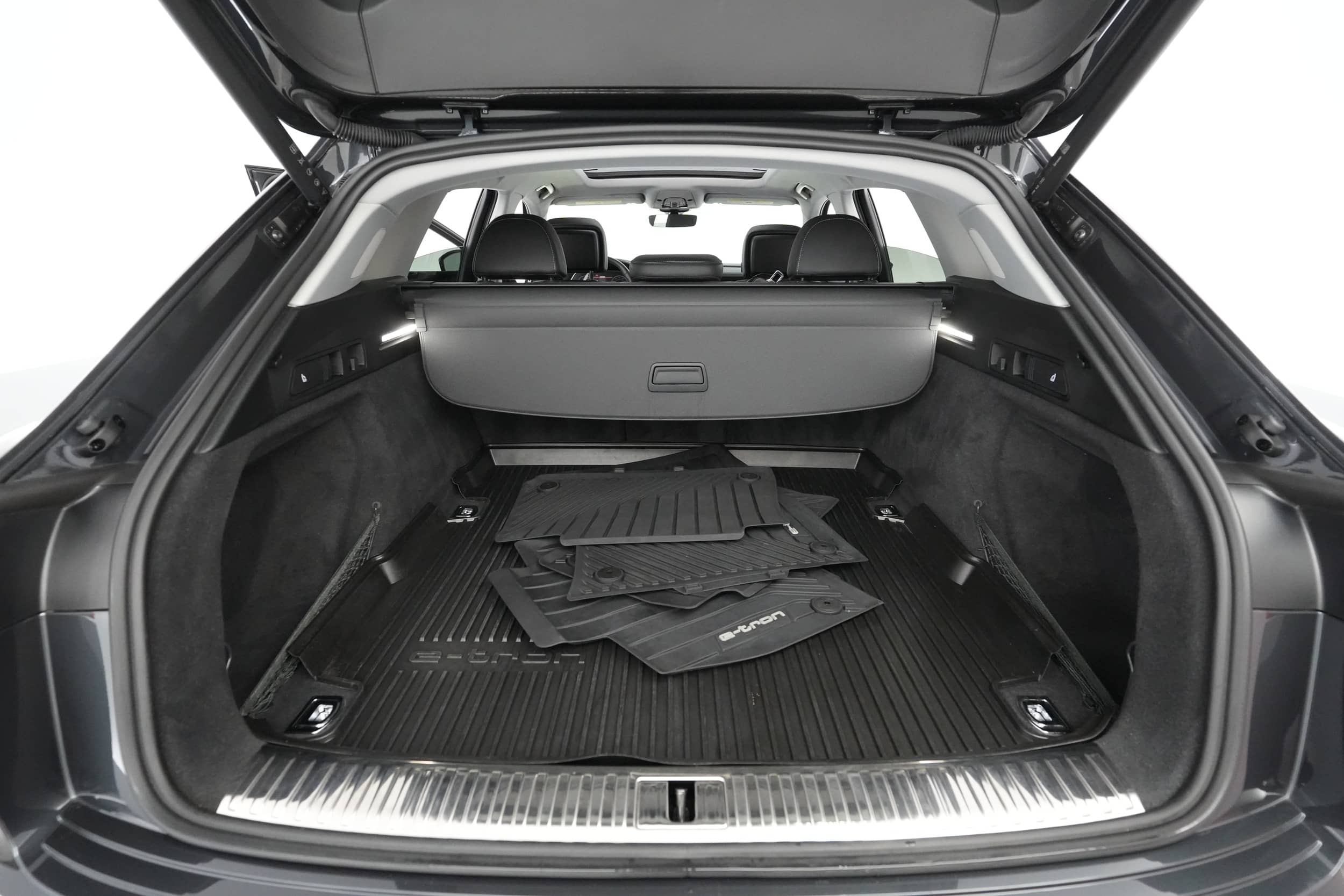 EverCars Co. vehicle image 6 for Audi e-tron -  Premium Plus on EverCars Co.