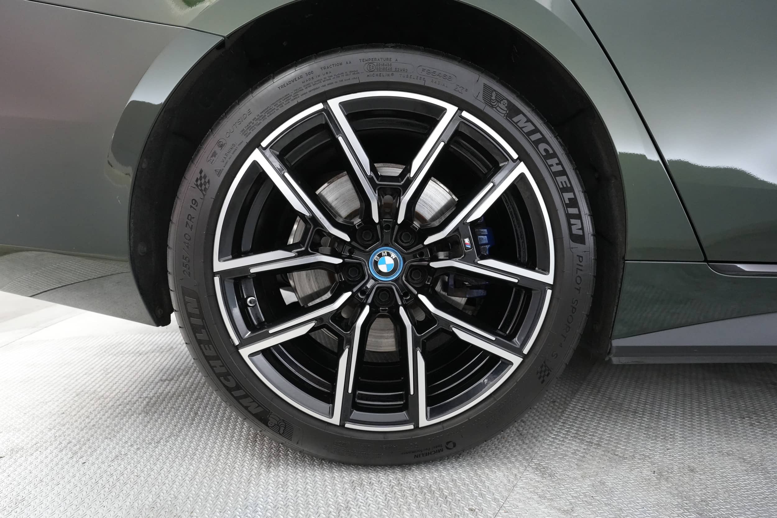 EverCars Co. vehicle image 14 for BMW i4 -  M50 on EverCars Co.