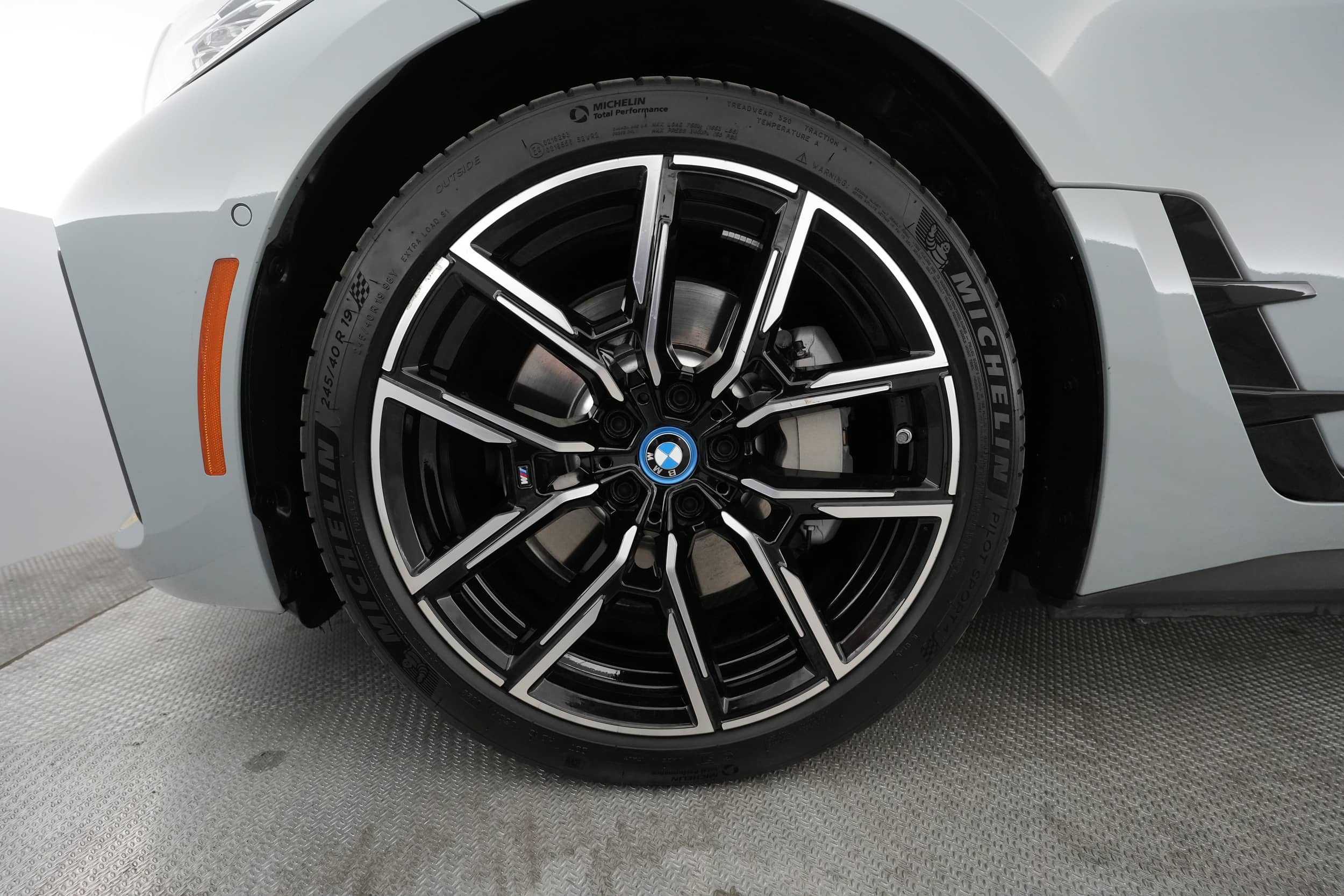 EverCars Co. vehicle image 11 for BMW i4 -  eDrive40 on EverCars Co.