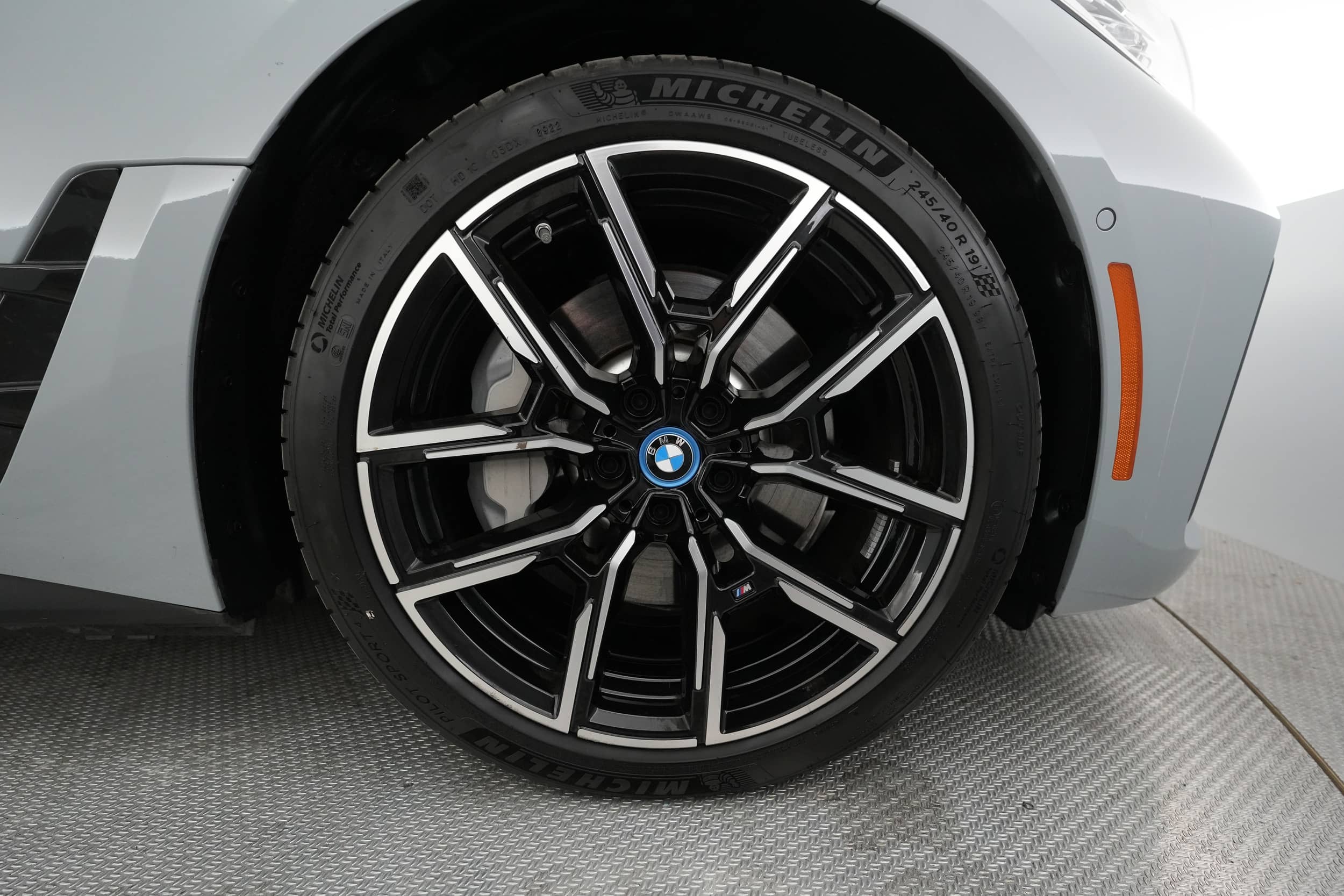 EverCars Co. vehicle image 13 for BMW i4 -  eDrive40 on EverCars Co.