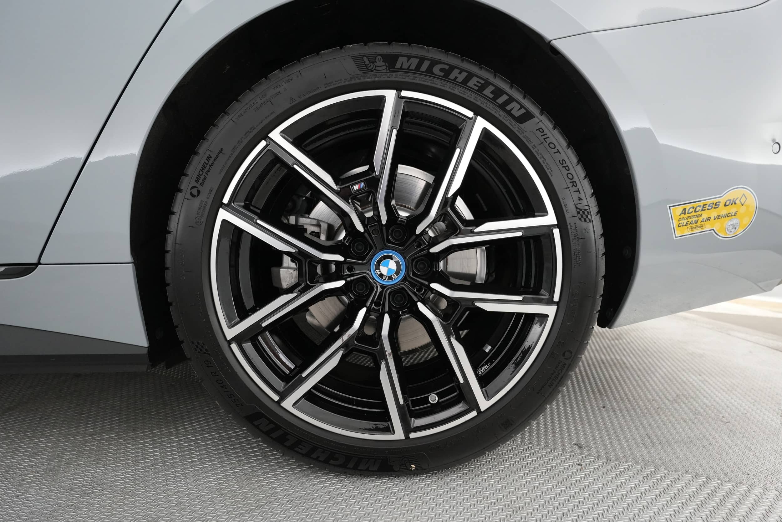 EverCars Co. vehicle image 12 for BMW i4 -  eDrive40 on EverCars Co.