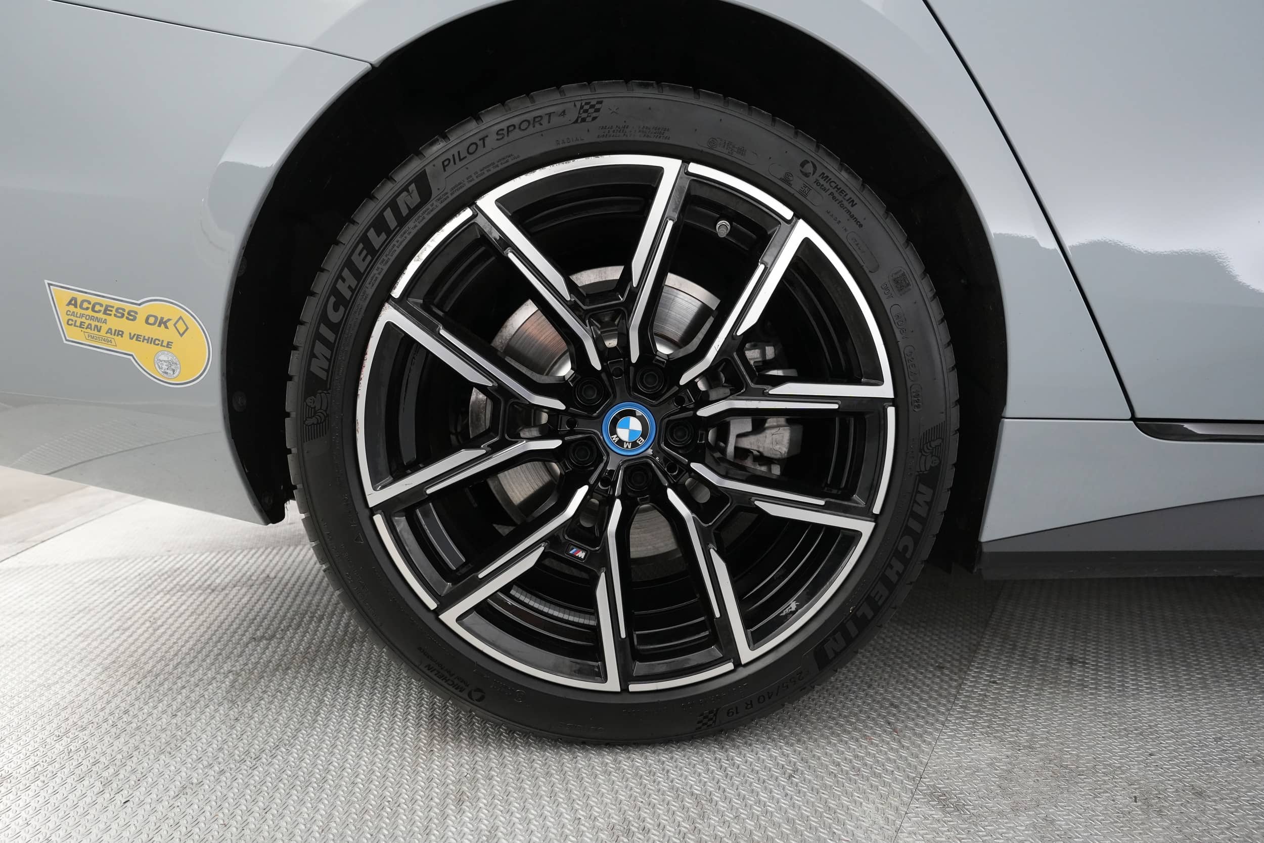 EverCars Co. vehicle image 14 for BMW i4 -  eDrive40 on EverCars Co.