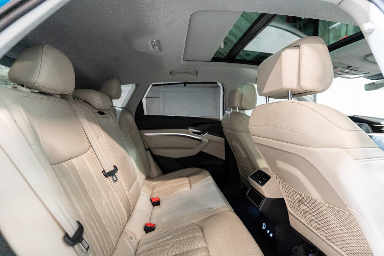 EverCars Co. vehicle image 9 for Audi e-tron -  Prestige on EverCars Co.