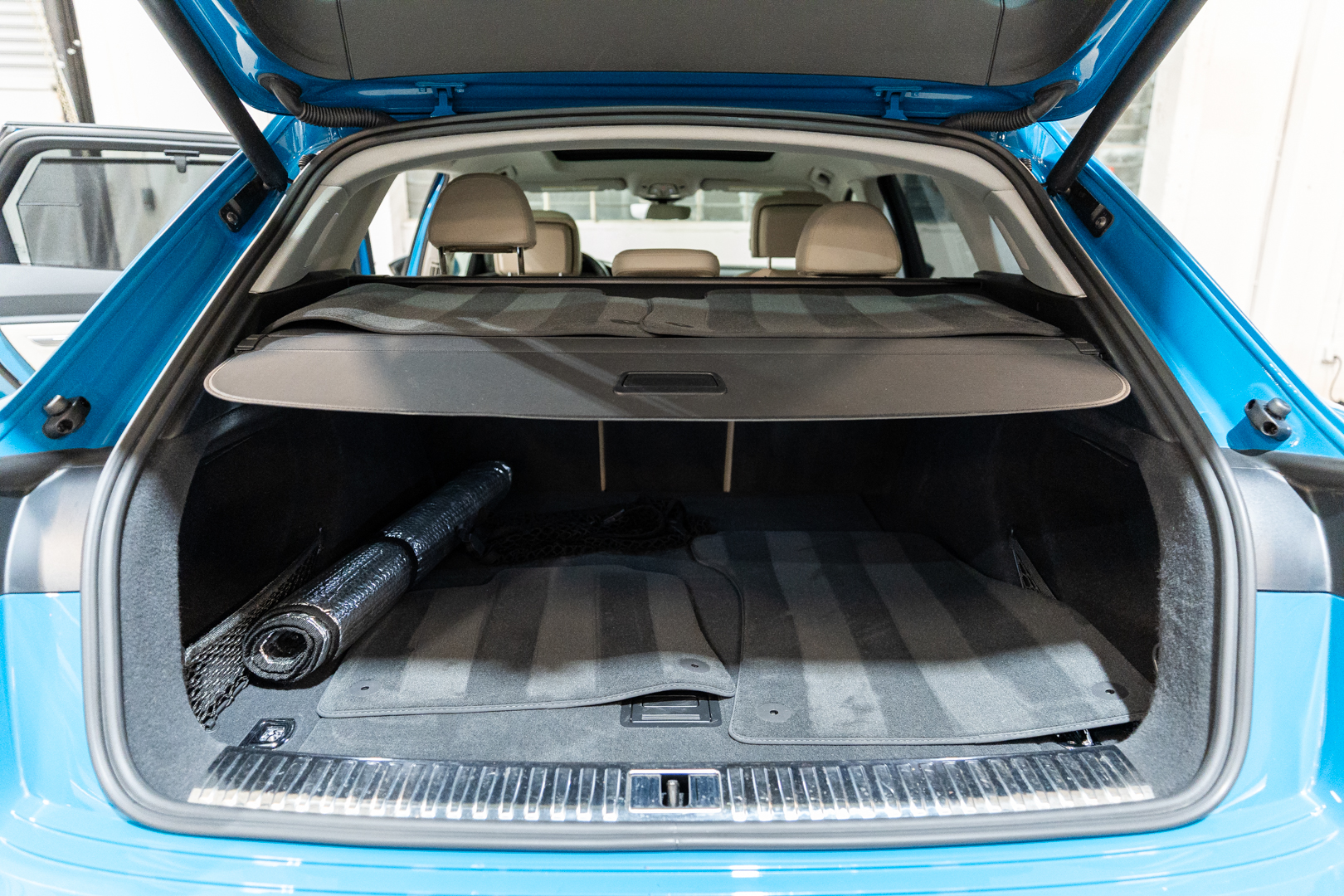 EverCars Co. vehicle image 6 for Audi e-tron -  Prestige on EverCars Co.