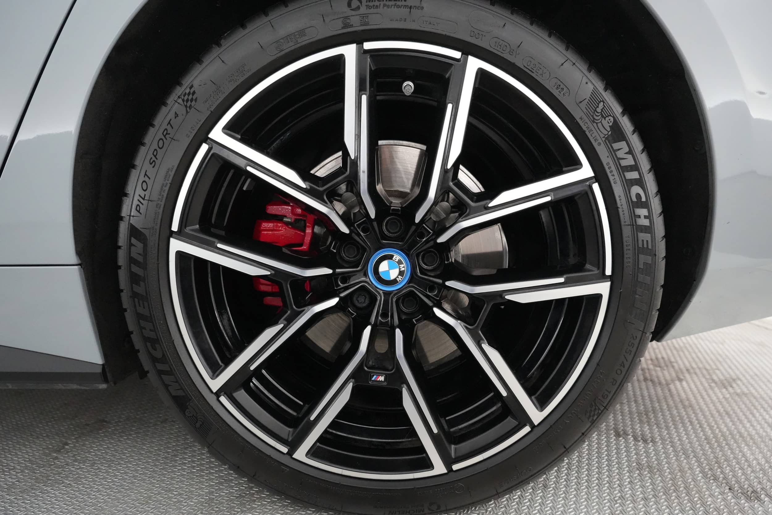 EverCars Co. vehicle image 11 for BMW i4 -  eDrive40 on EverCars Co.