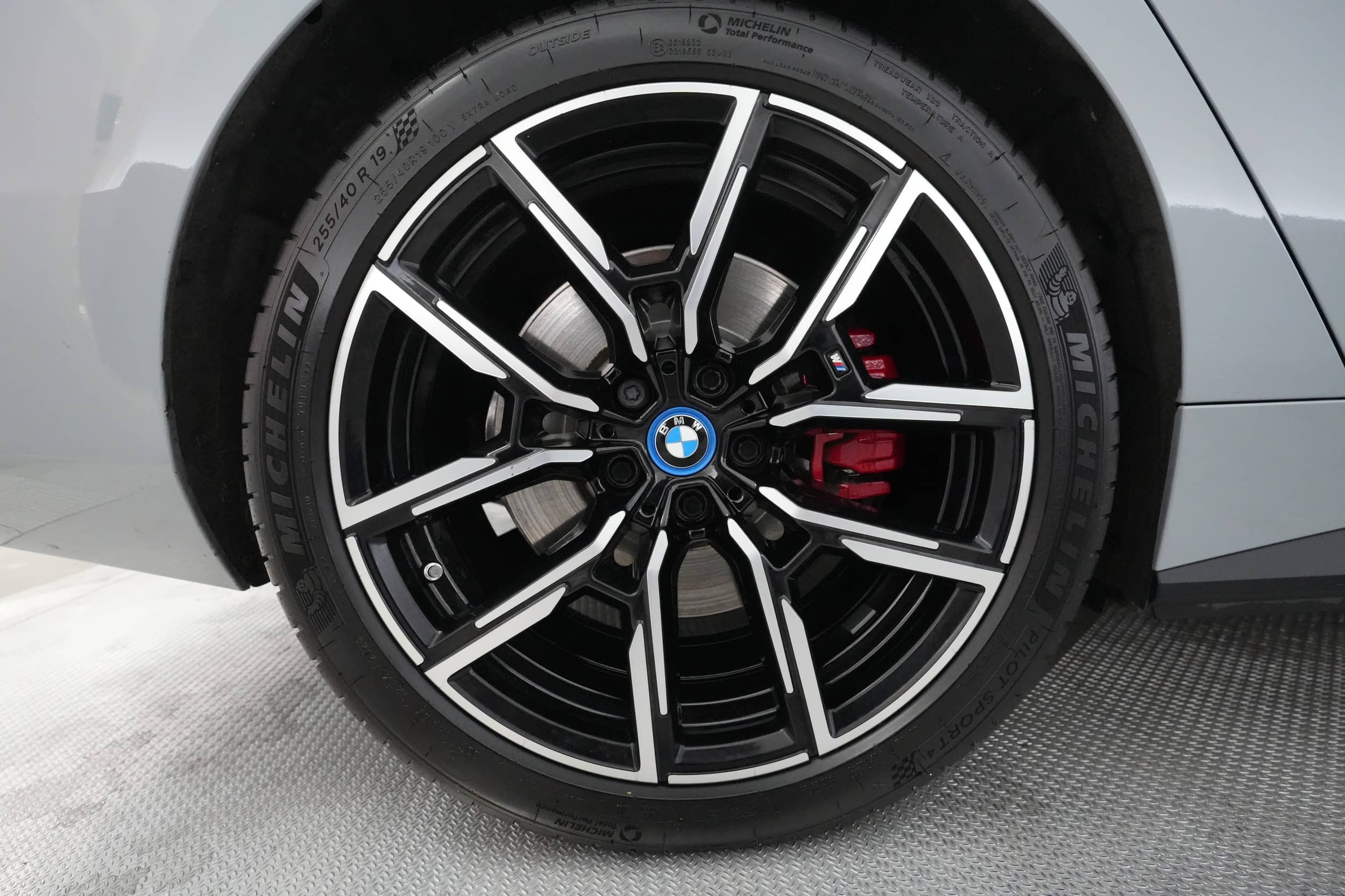 EverCars Co. vehicle image 14 for BMW i4 -  eDrive40 on EverCars Co.