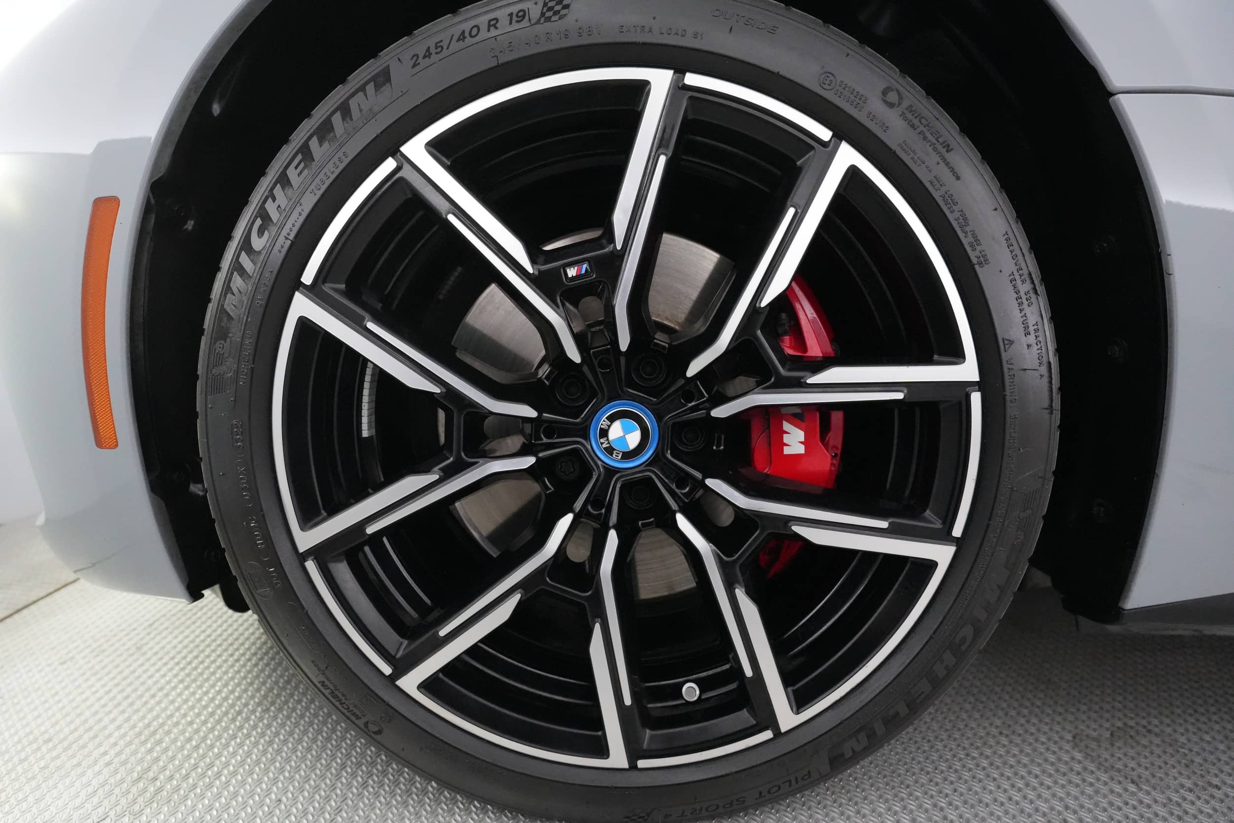EverCars Co. vehicle image 12 for BMW i4 -  eDrive40 on EverCars Co.