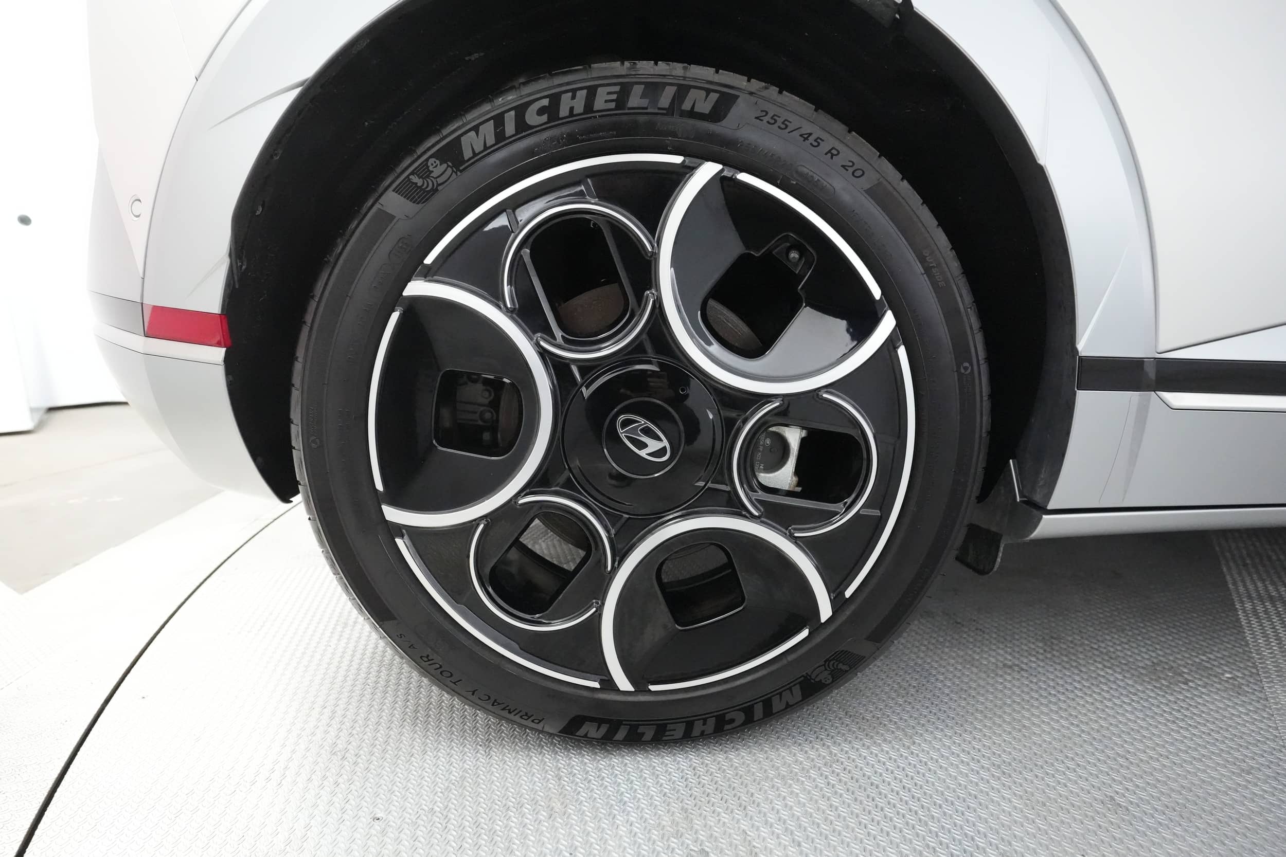 EverCars Co. vehicle image 16 for Hyundai IONIQ 5 -  Limited on EverCars Co.