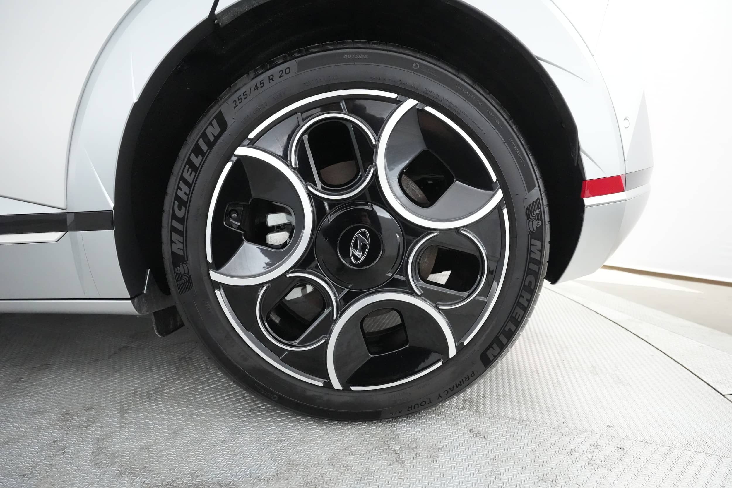 EverCars Co. vehicle image 15 for Hyundai IONIQ 5 -  Limited on EverCars Co.