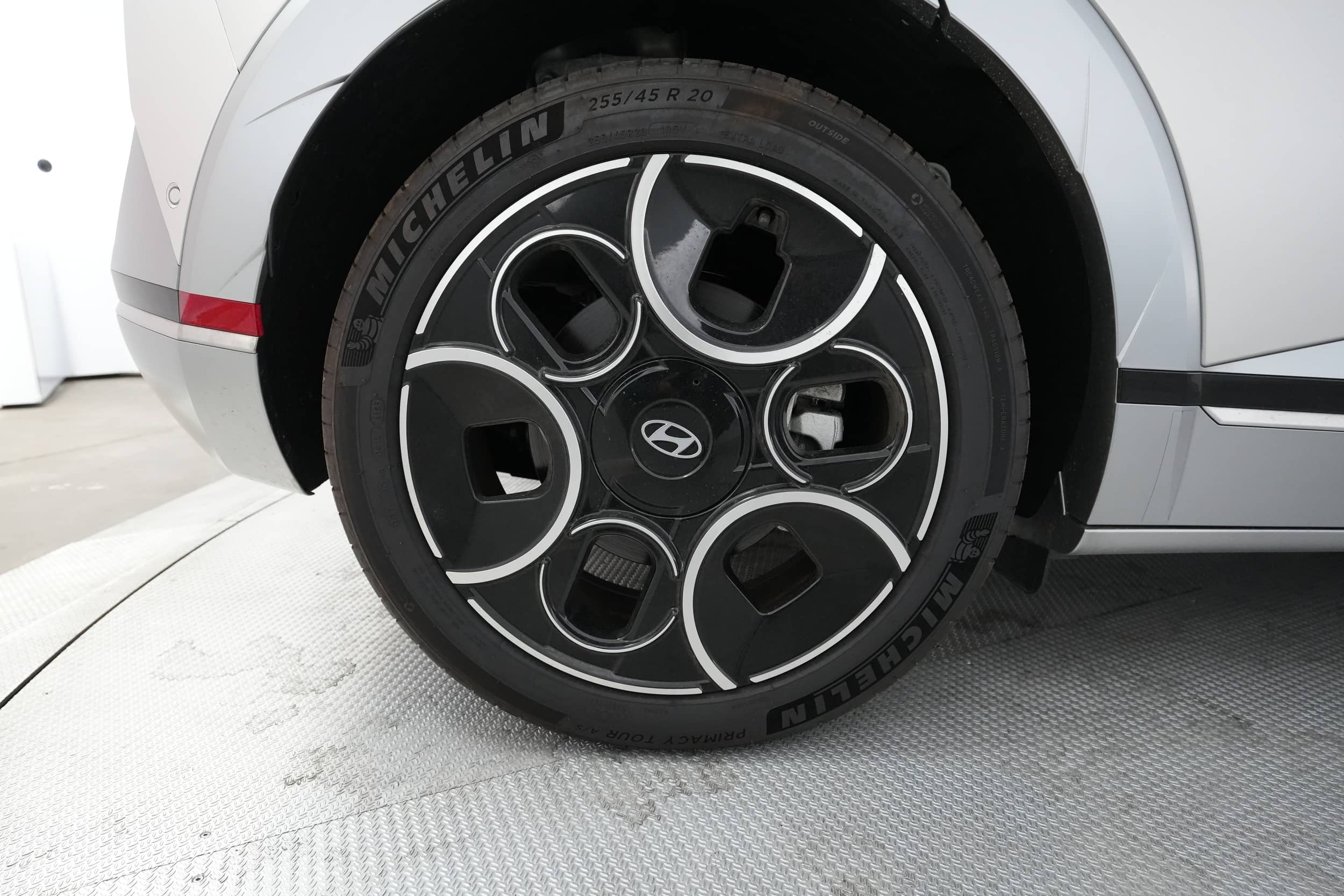 EverCars Co. vehicle image 16 for Hyundai IONIQ 5 -  Limited on EverCars Co.