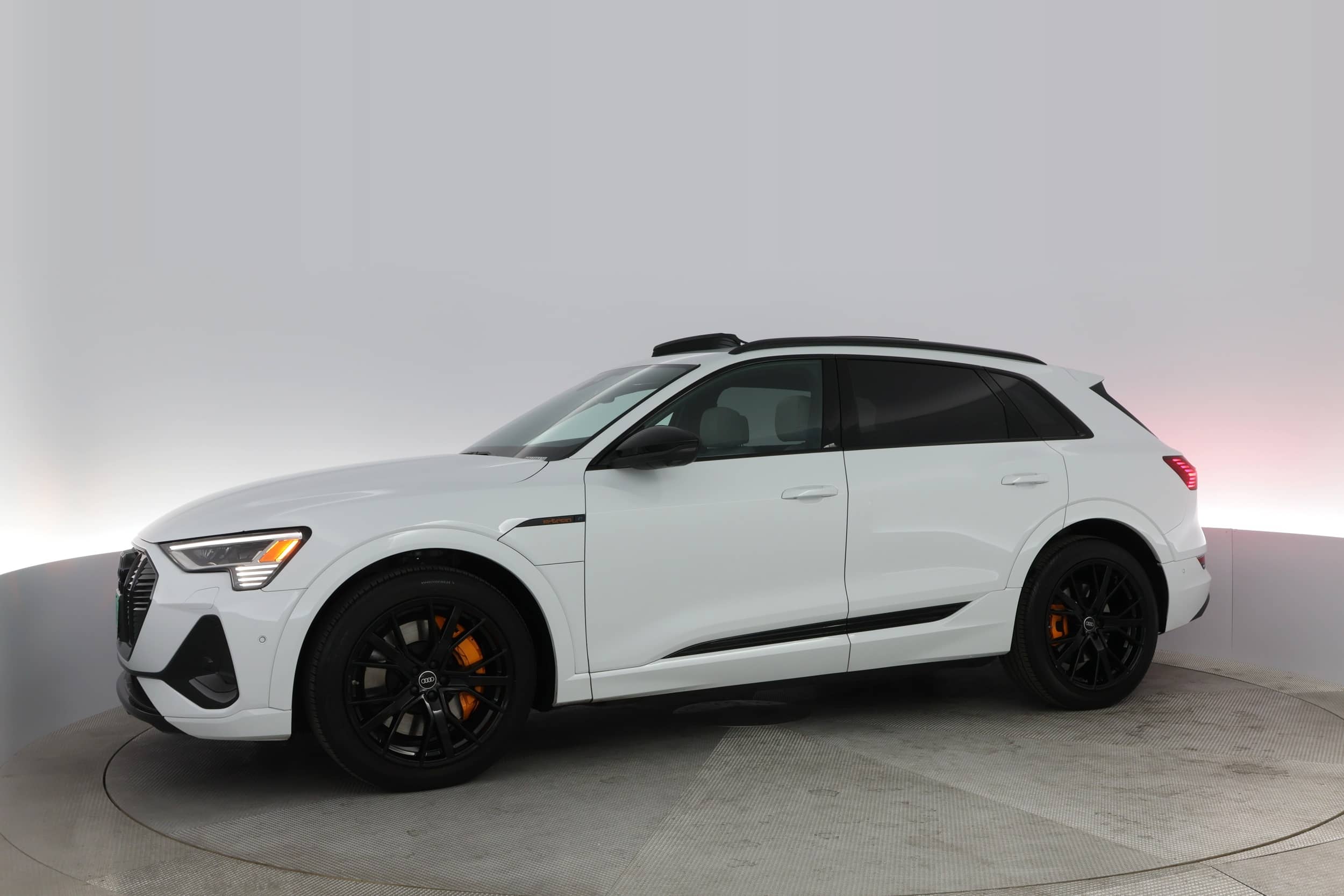 EverCars Co. vehicle image 8 for Audi e-tron -  Chronos on EverCars Co.