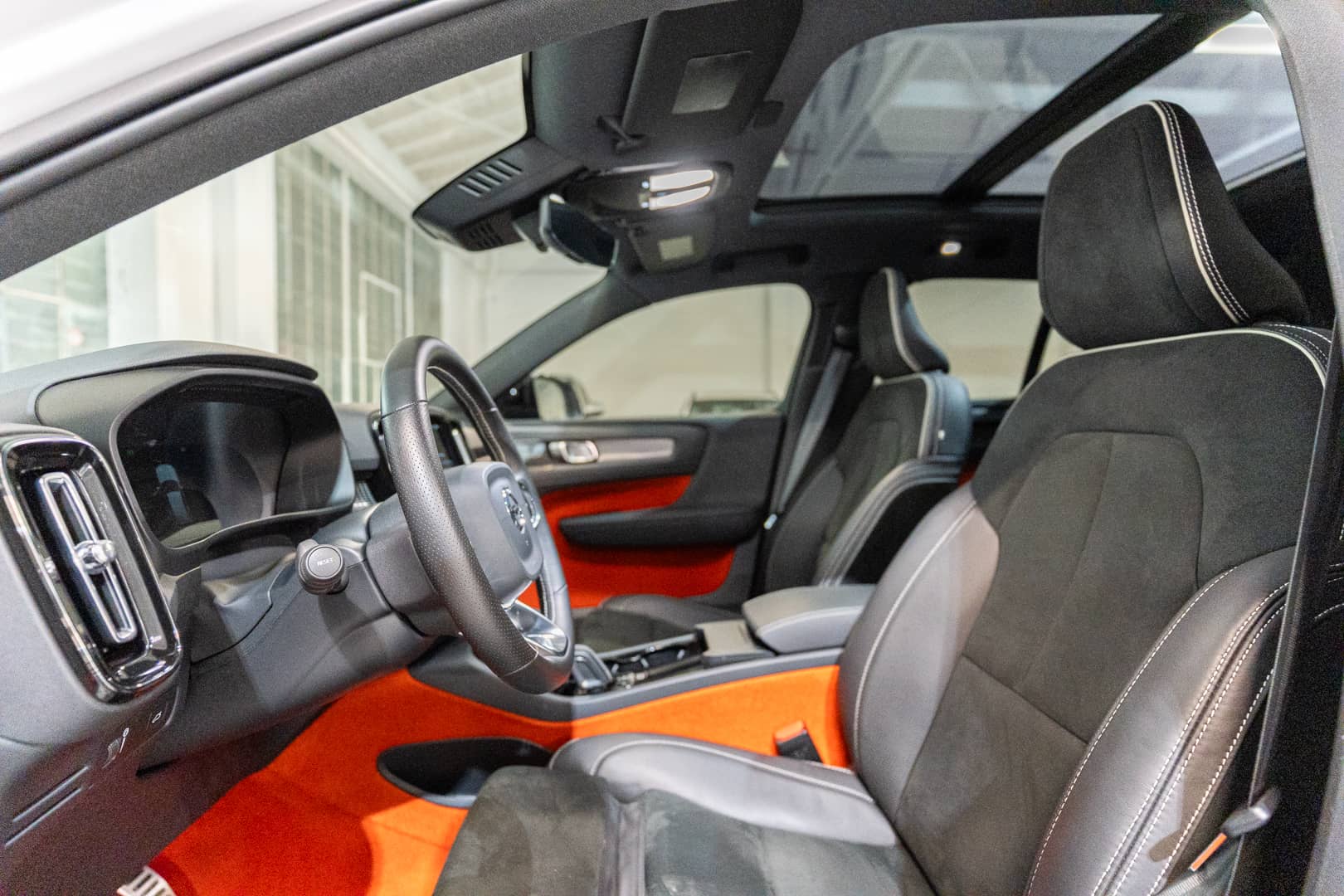EverCars Co. vehicle image 14 for Volvo XC40 Recharge -  Pure Electric P8 on EverCars Co.