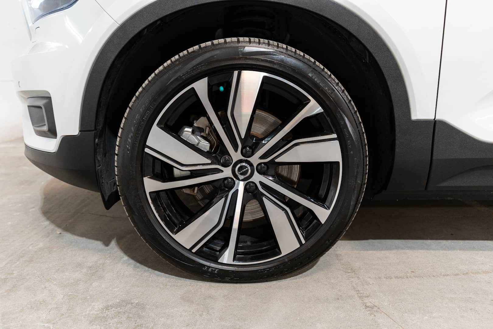 EverCars Co. vehicle image 10 for Volvo XC40 Recharge -  Pure Electric P8 on EverCars Co.