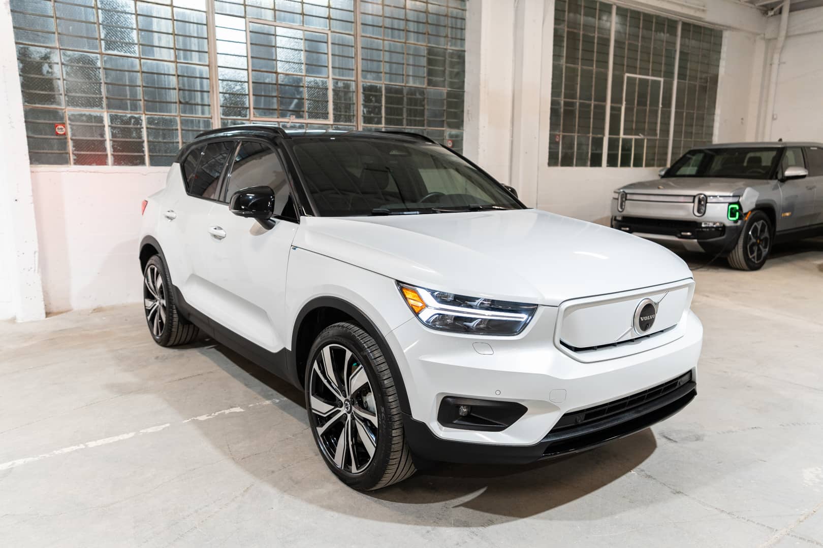 EverCars Co. vehicle image 4 for Volvo XC40 Recharge -  Pure Electric P8 on EverCars Co.