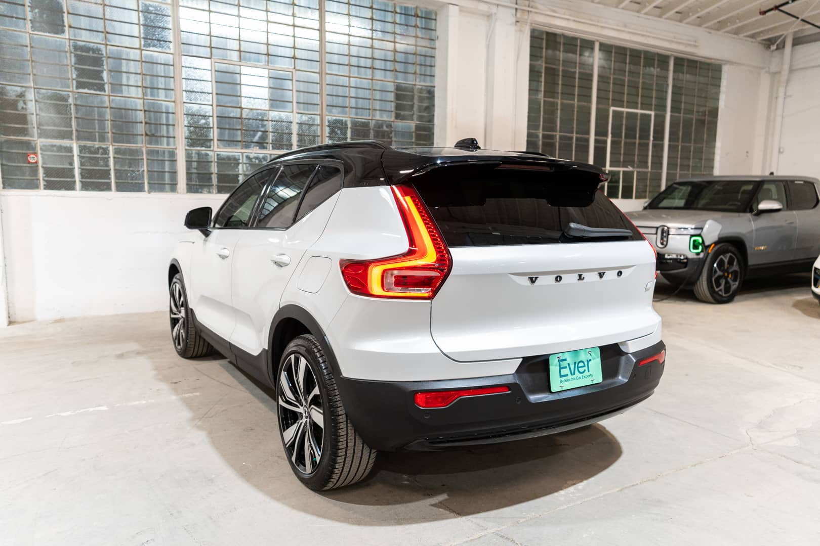EverCars Co. vehicle image 8 for Volvo XC40 Recharge -  Pure Electric P8 on EverCars Co.