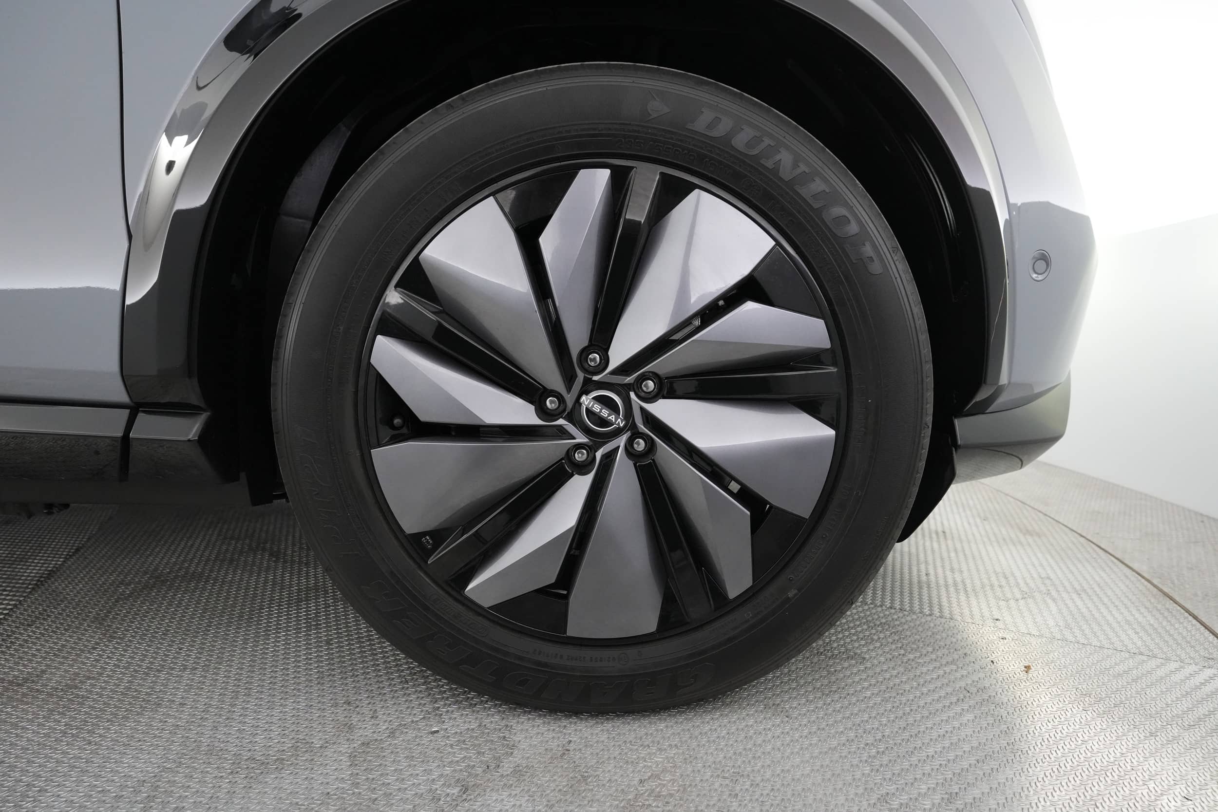 EverCars Co. vehicle image 13 for Nissan Ariya -  PLATINUM+ e-4ORCE on EverCars Co.