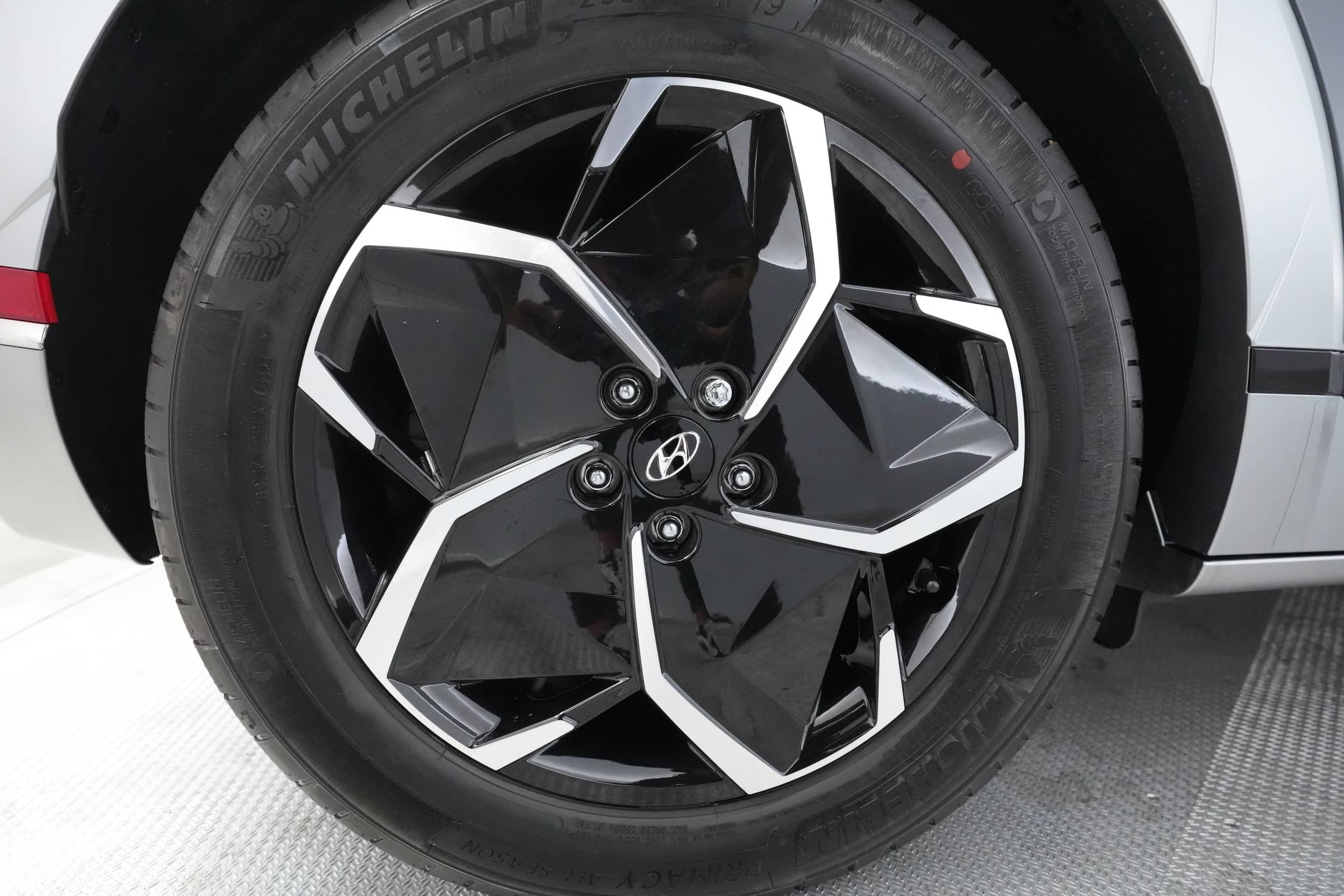 EverCars Co. vehicle image 16 for Hyundai IONIQ 5 -  Limited on EverCars Co.