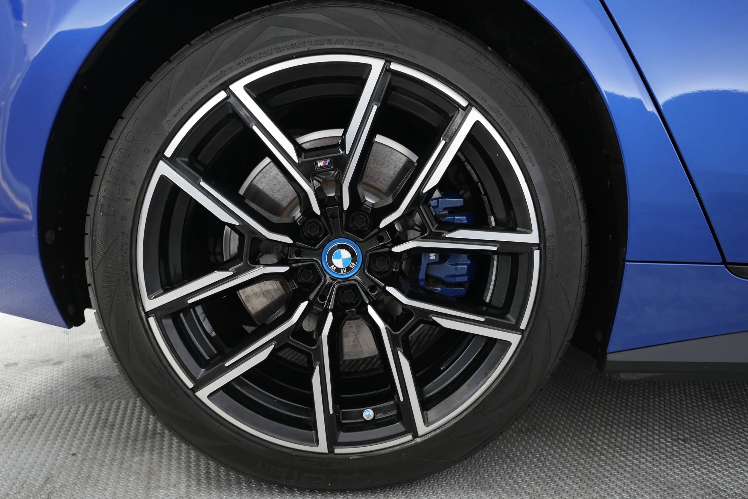 EverCars Co. vehicle image 15 for BMW i4 -  M50 on EverCars Co.