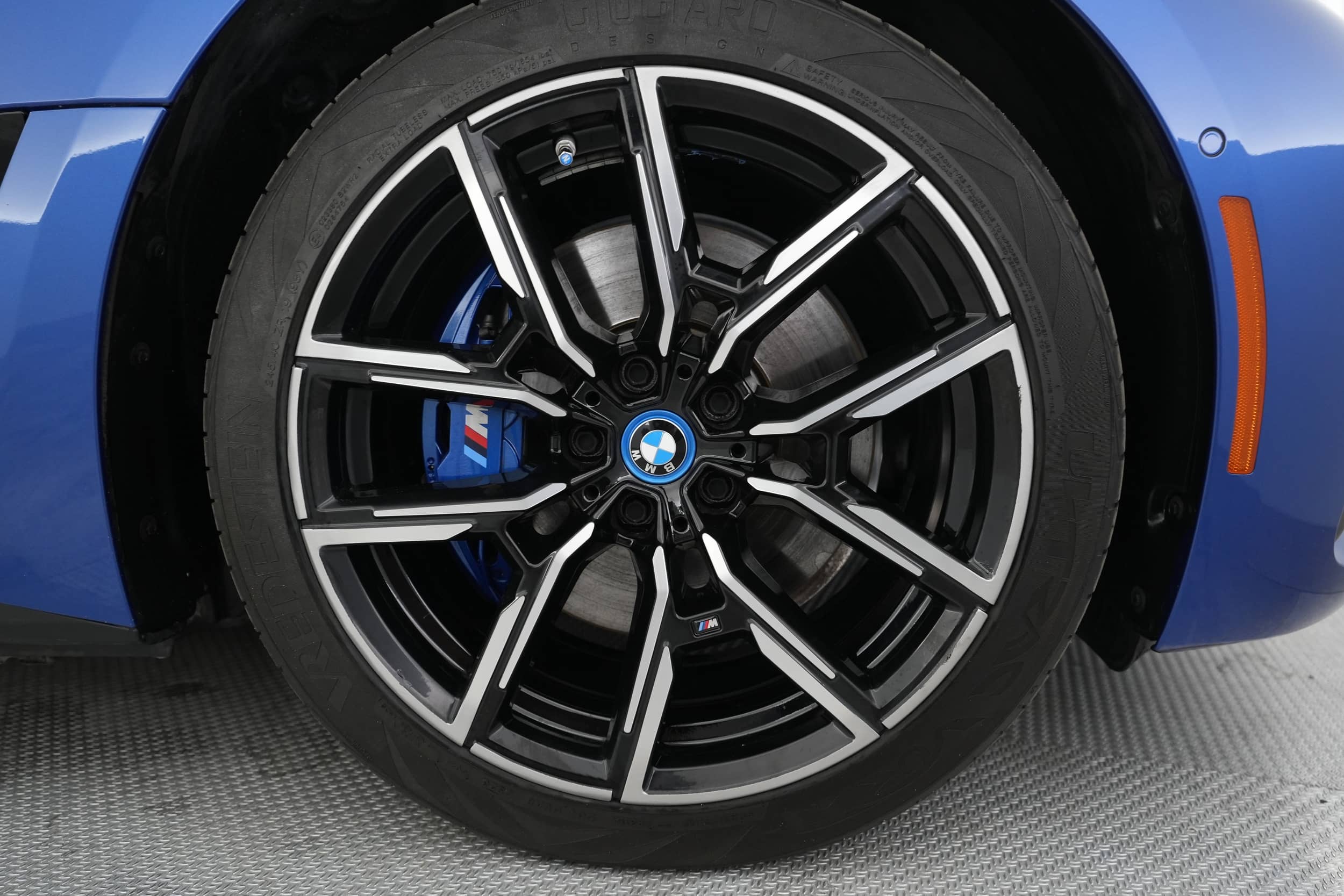 EverCars Co. vehicle image 16 for BMW i4 -  M50 on EverCars Co.