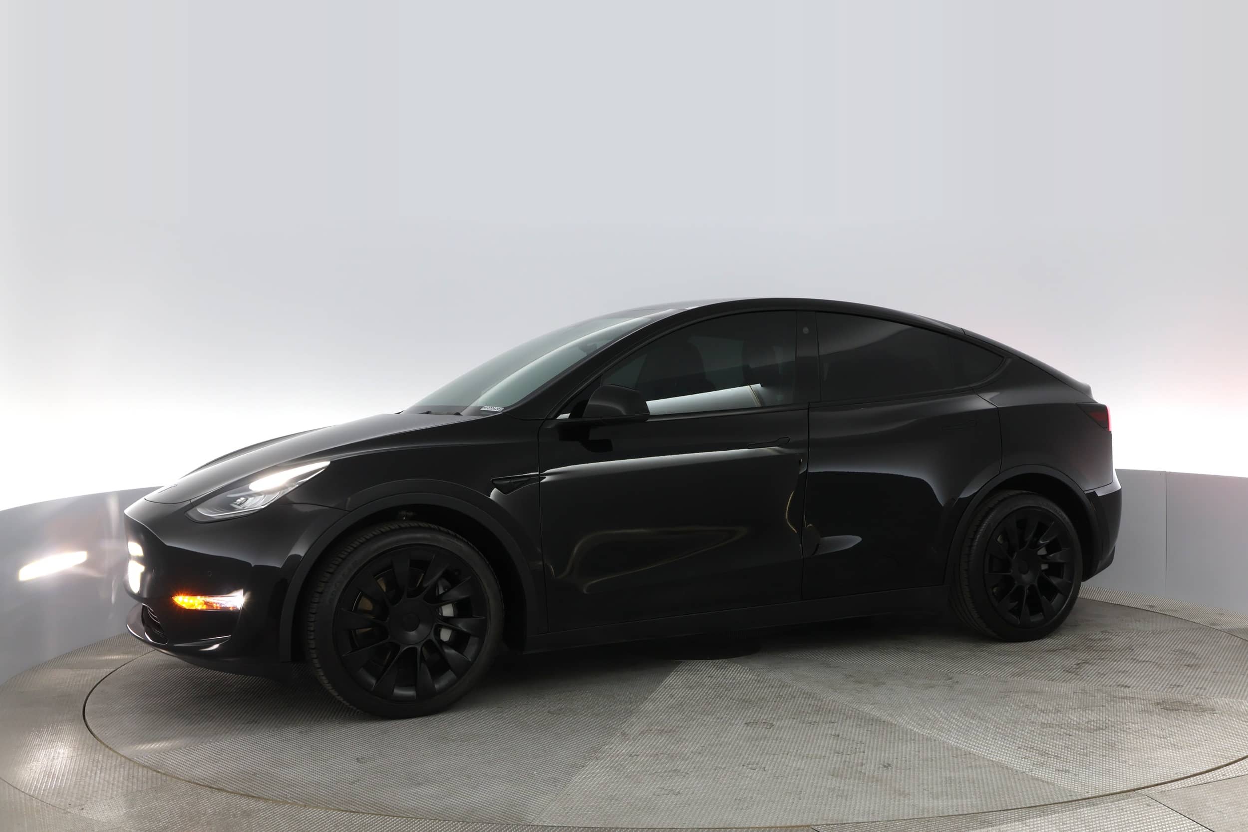 EverCars Co. vehicle image 10 for Tesla Model Y -  Long Range on EverCars Co.